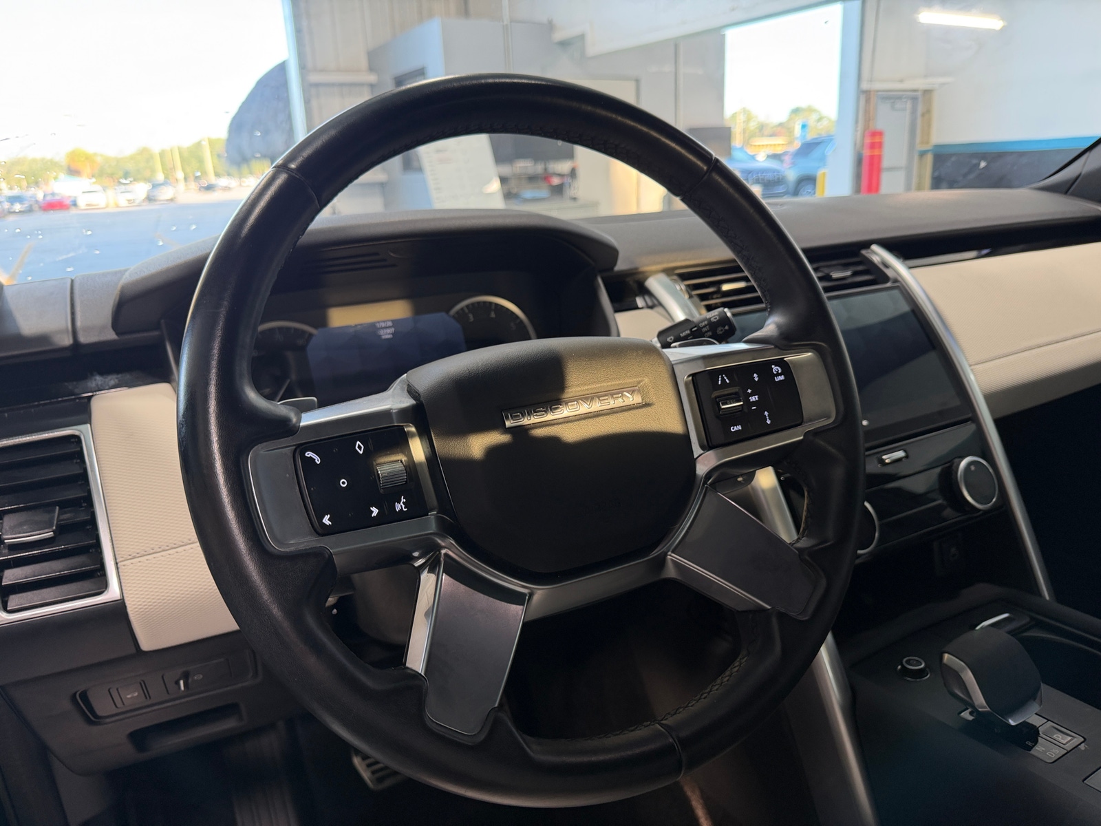 Thumbnail: 2023 Land Rover Discovery - 5