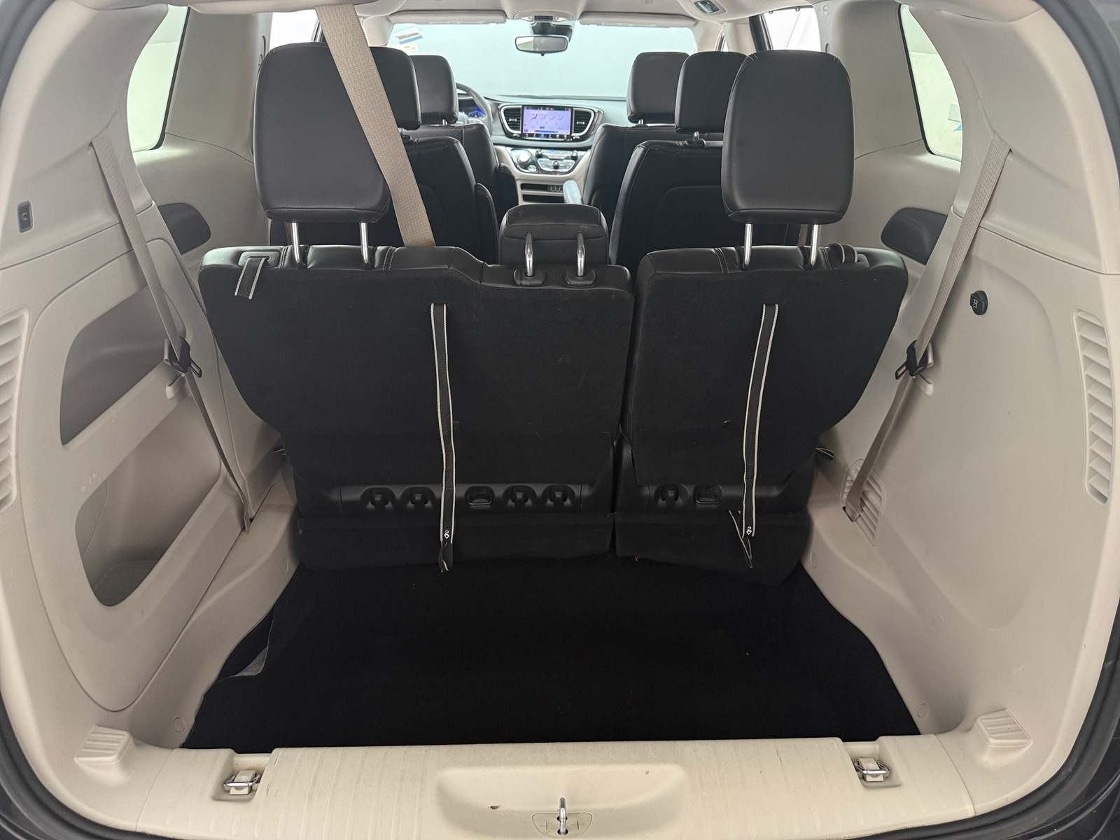 Thumbnail: 2024 Chrysler Pacifica - 6