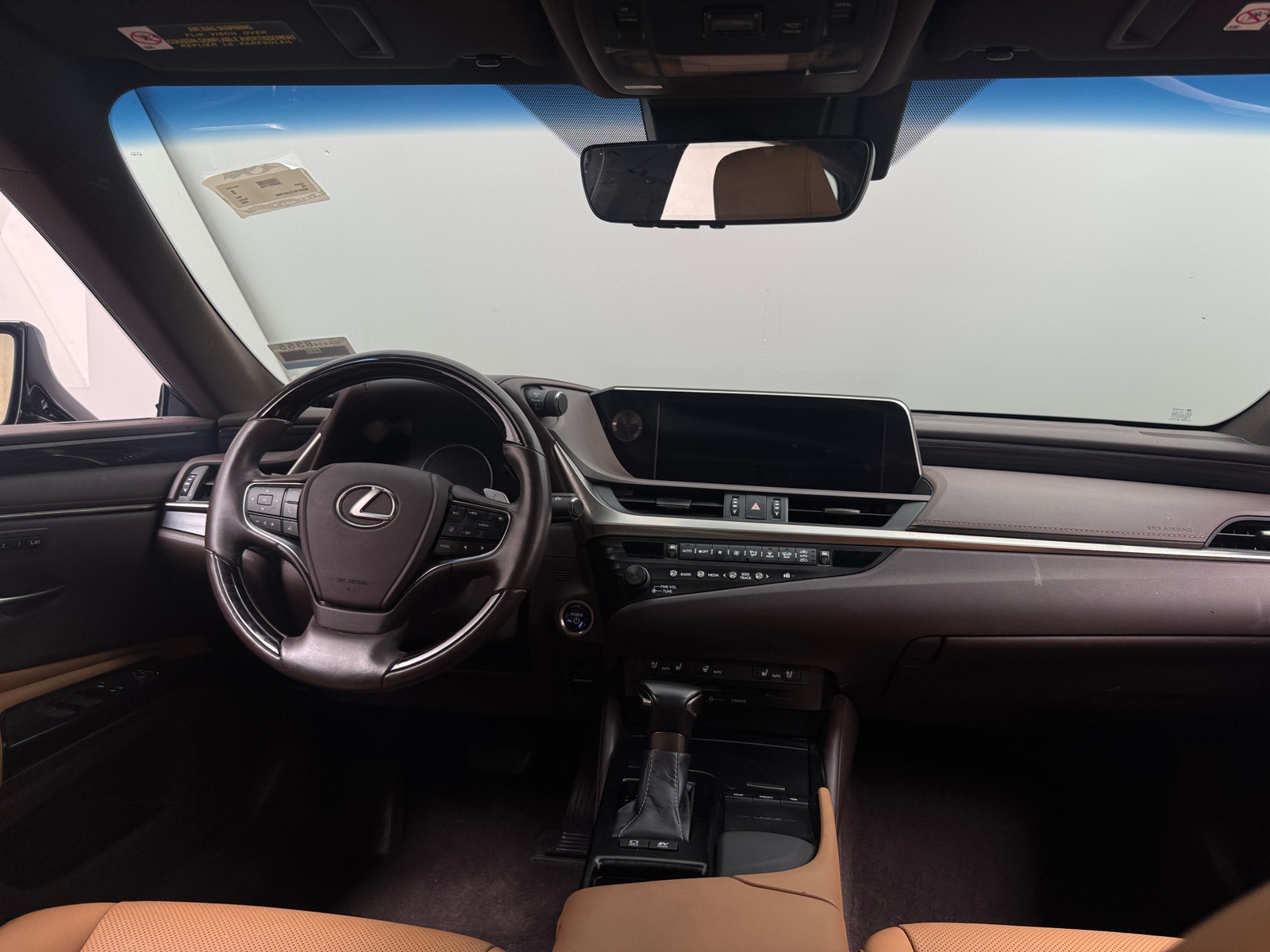 Thumbnail: 2020 Lexus ES - 3