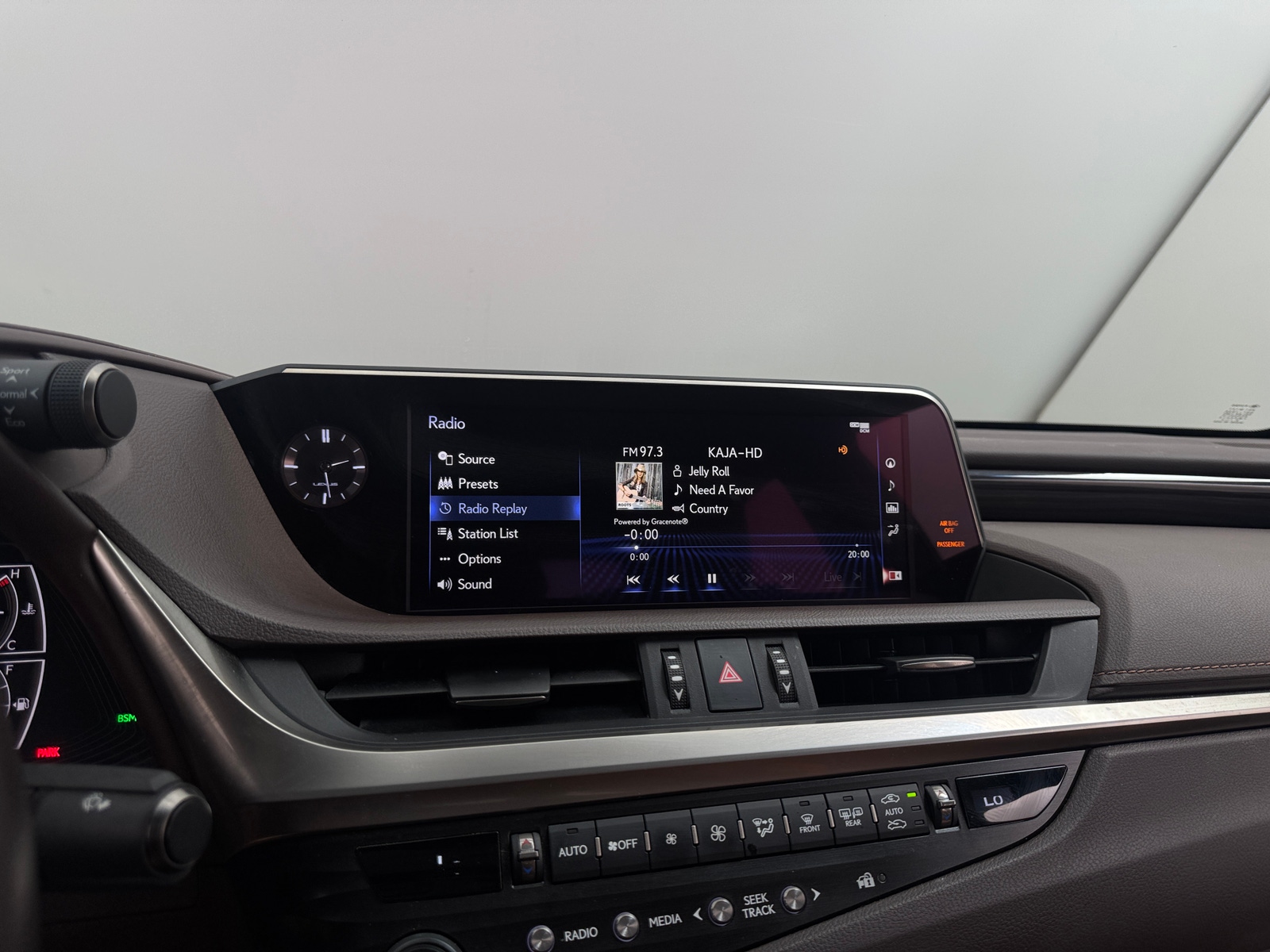 Thumbnail: 2020 Lexus ES - 4