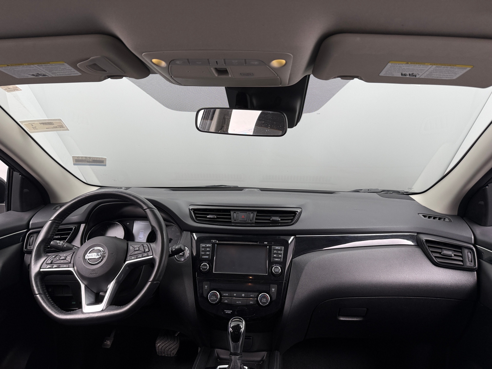 Thumbnail: 2017 Nissan Rogue Sport - 2