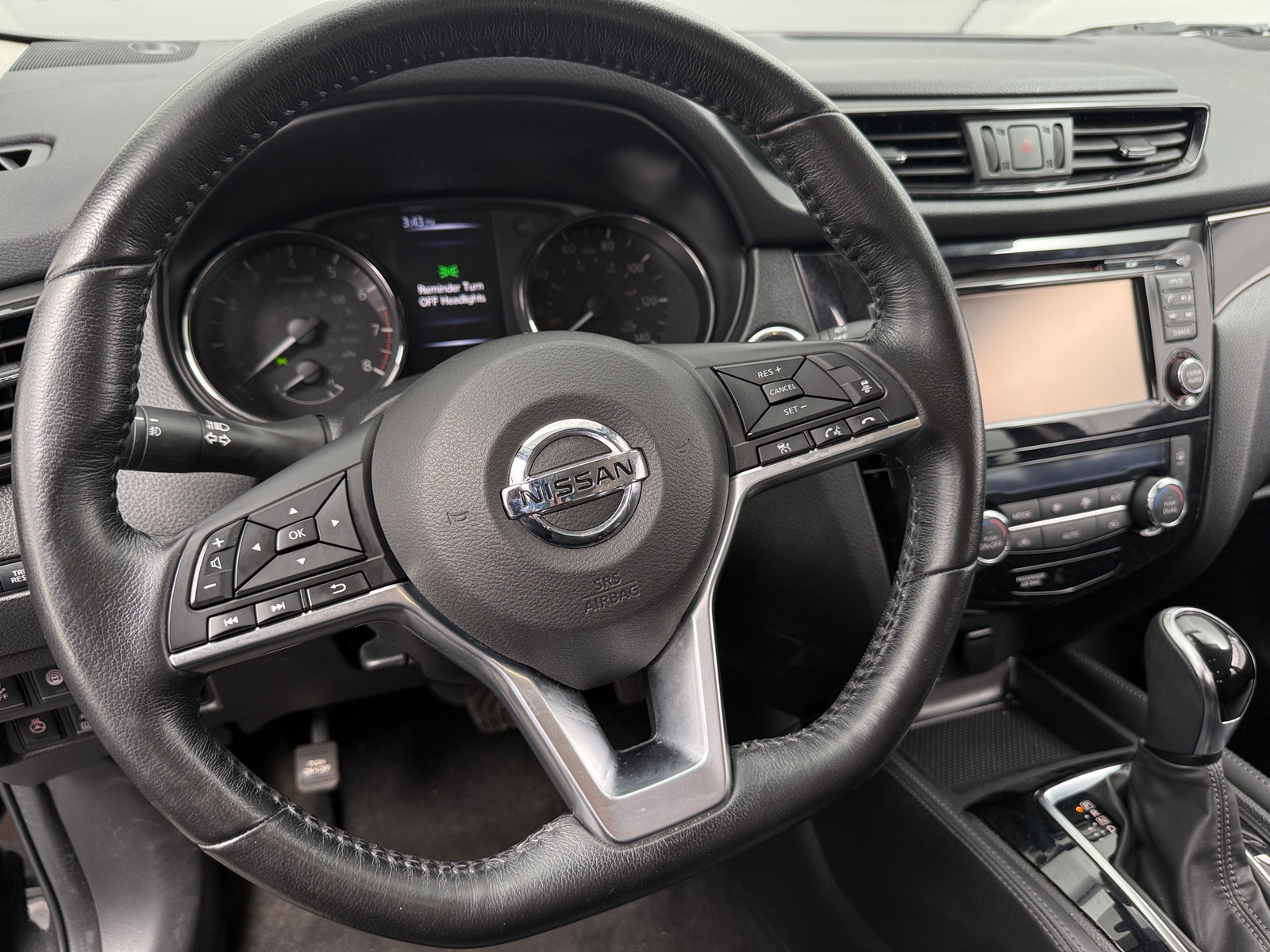 Thumbnail: 2017 Nissan Rogue Sport - 4