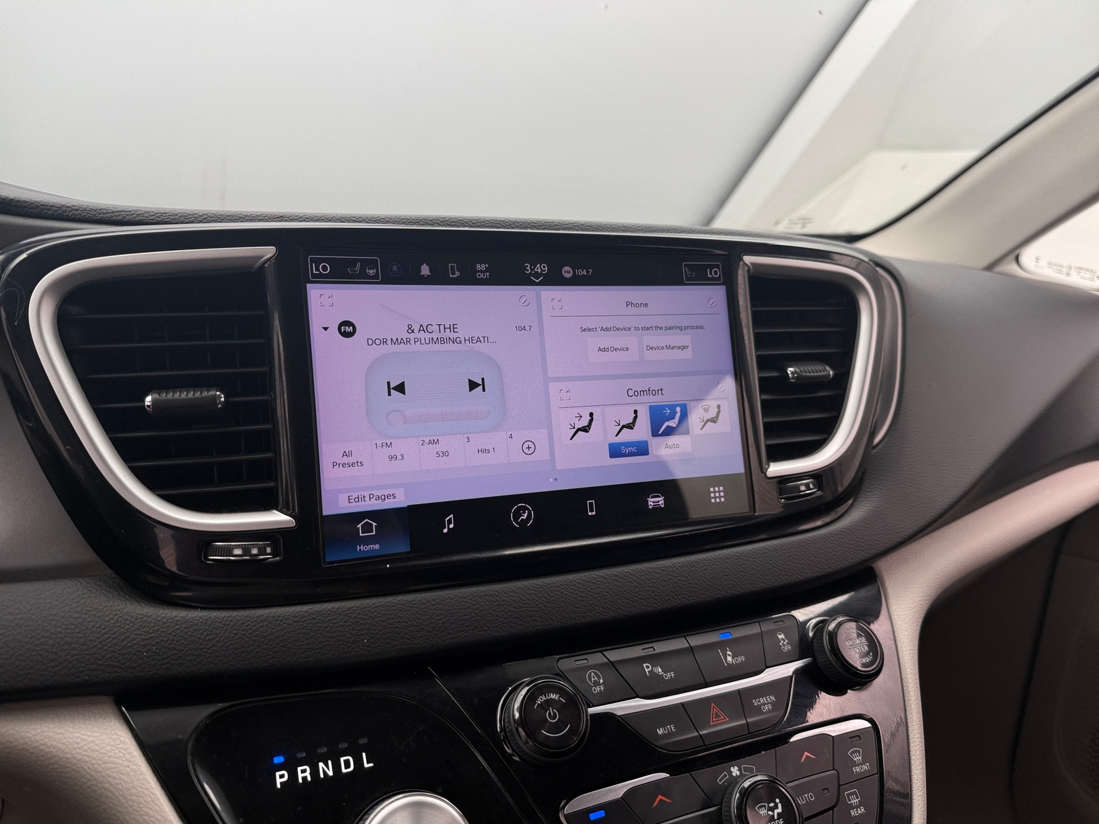 Thumbnail: 2024 Chrysler Pacifica - 3