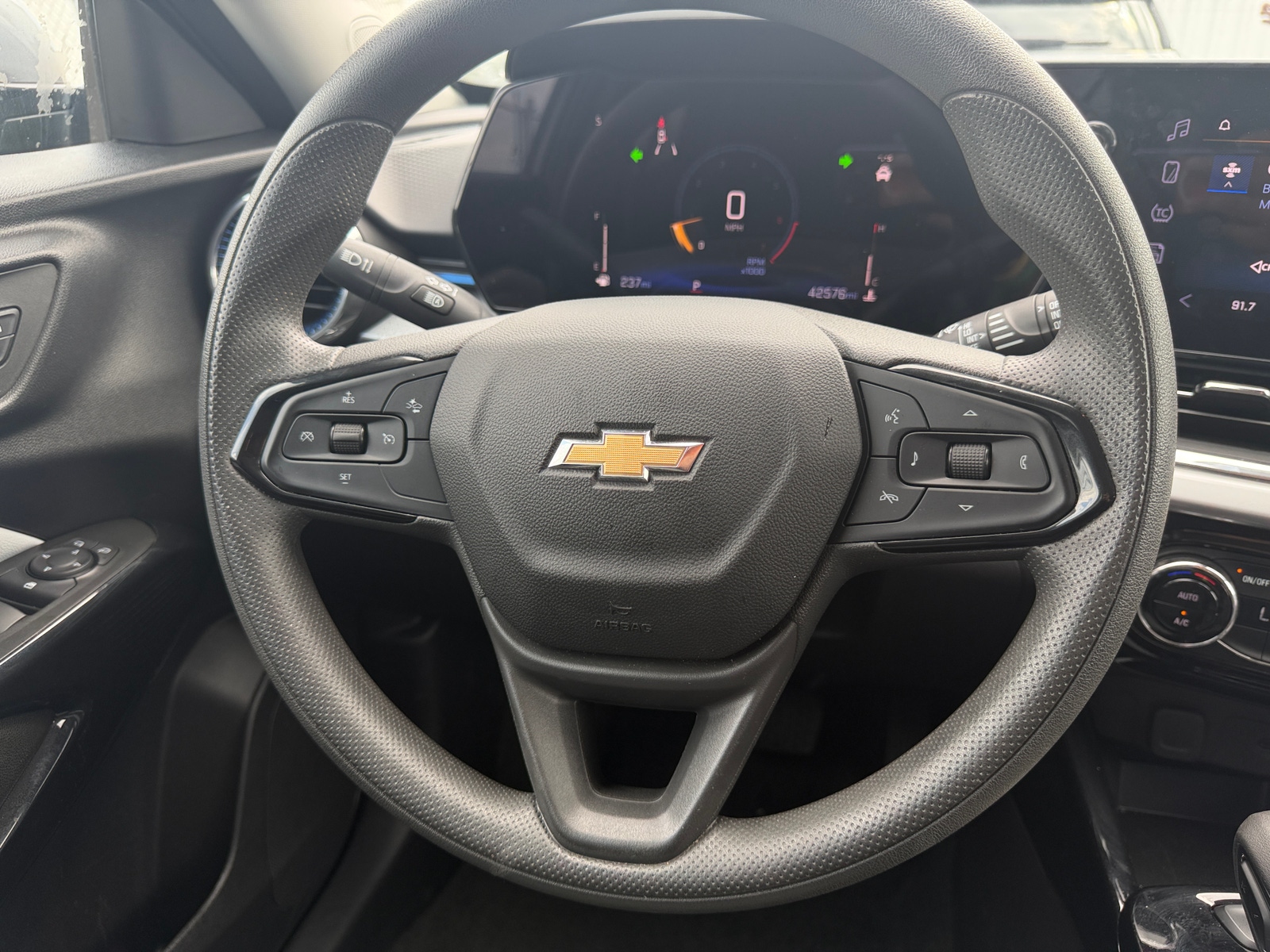 Thumbnail: 2025 Chevrolet Trax - 4