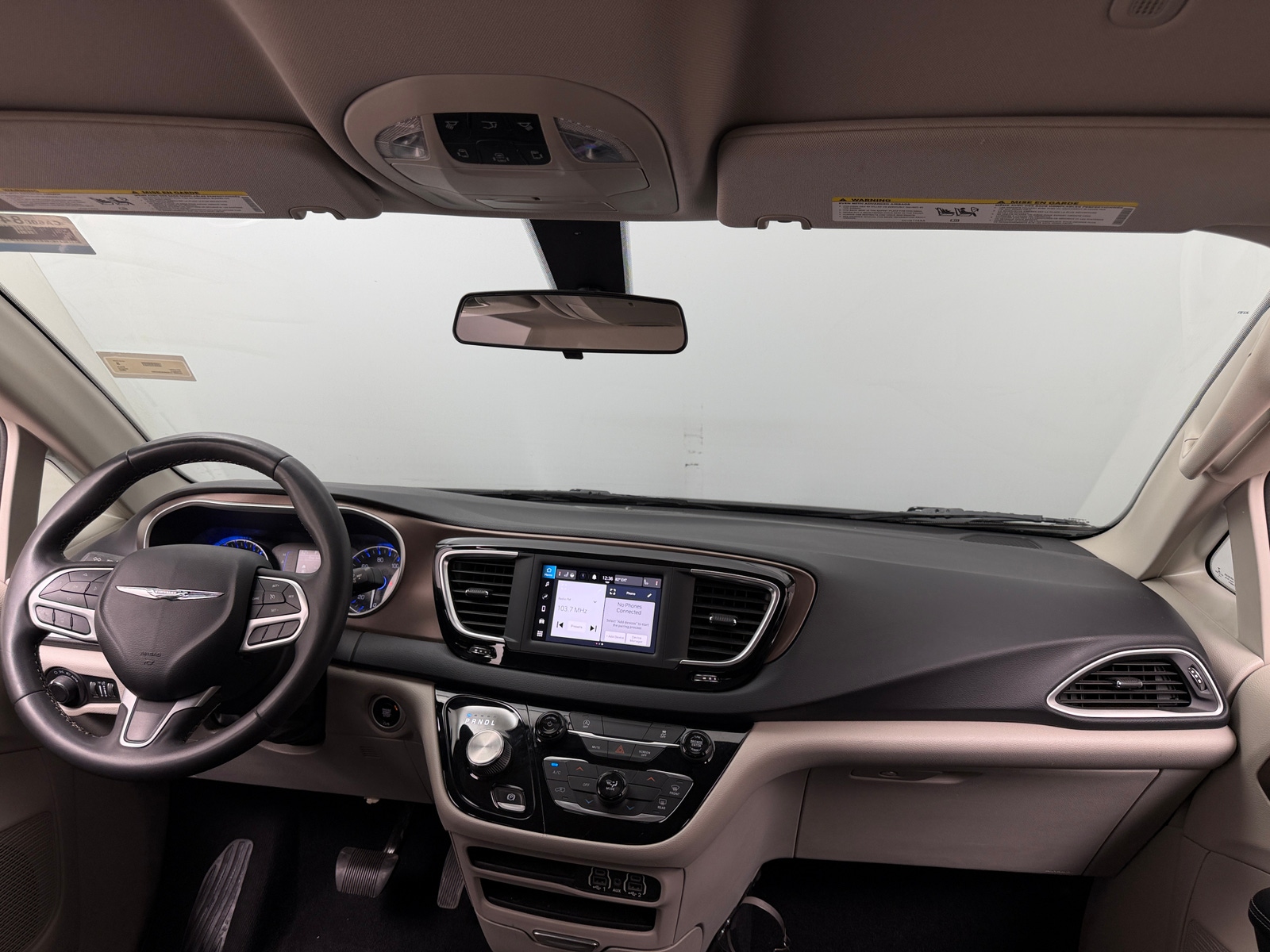 Thumbnail: 2022 Chrysler Voyager - 3