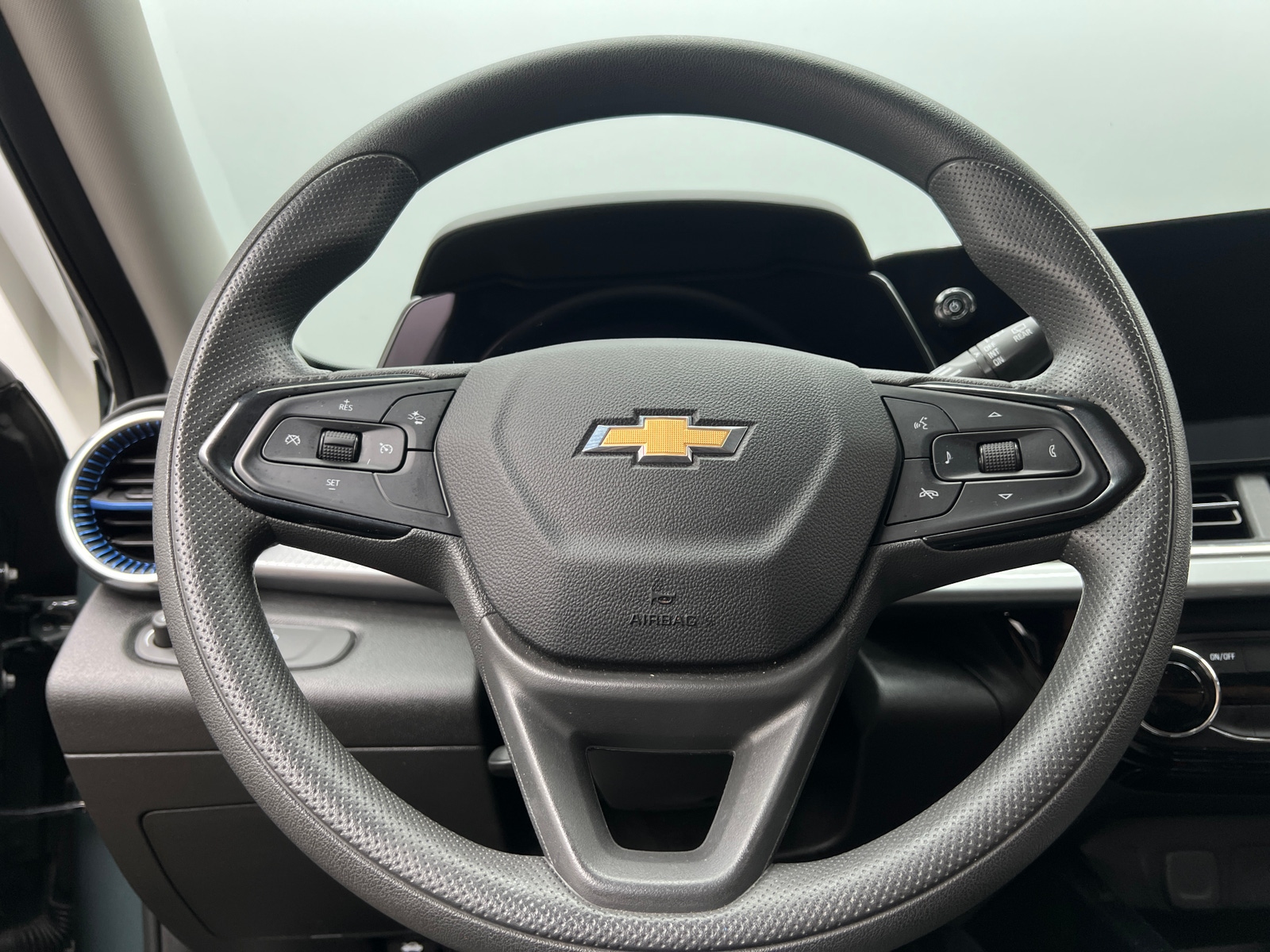 Thumbnail: 2025 Chevrolet Trax - 4