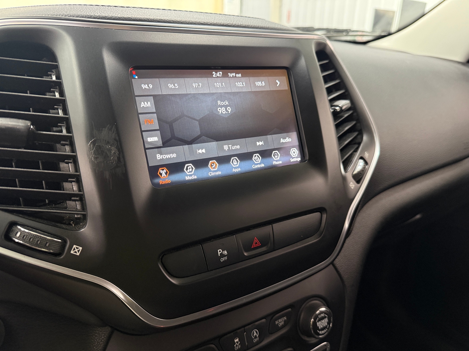 Thumbnail: 2019 Jeep Cherokee - 4