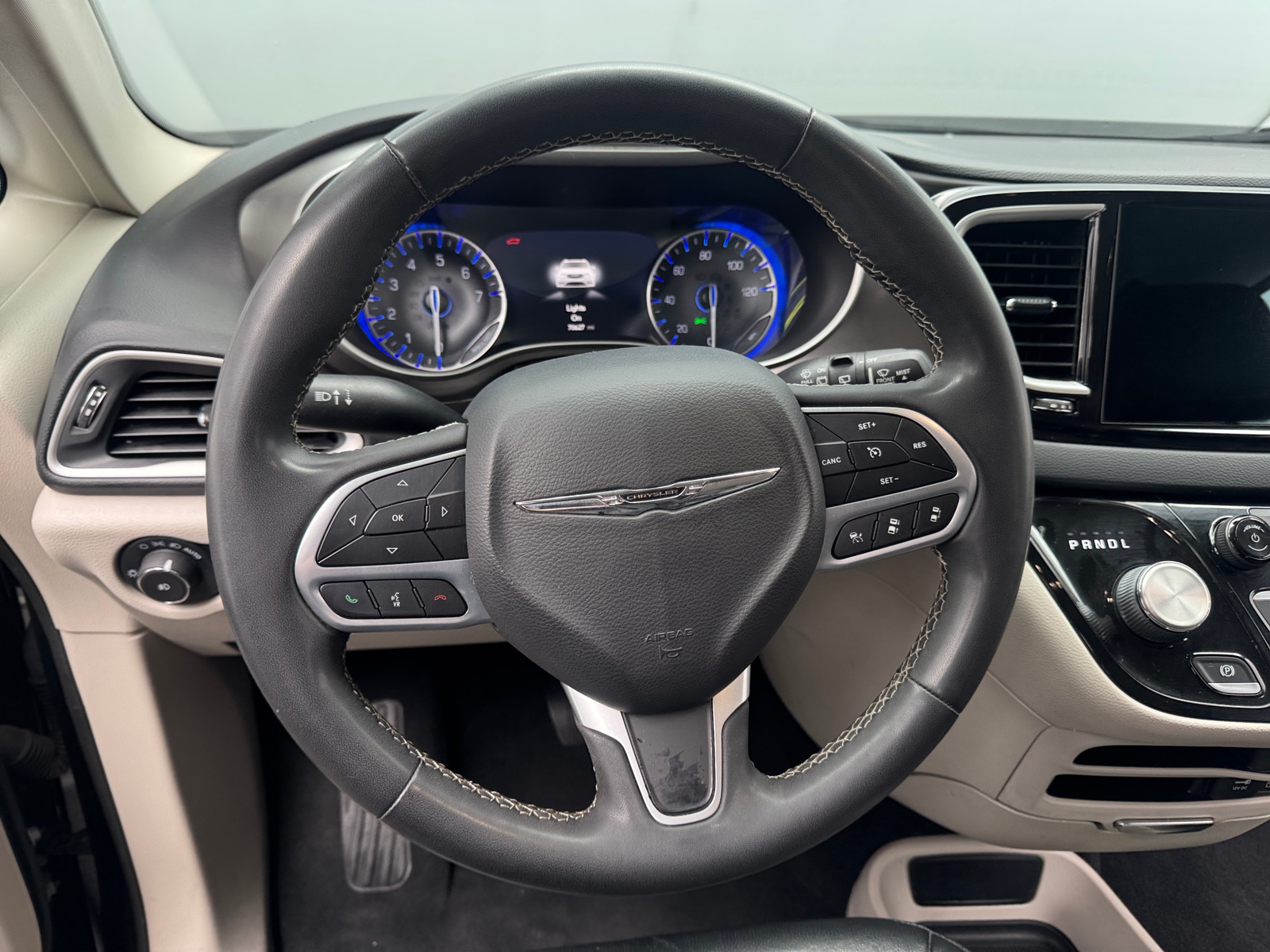 Thumbnail: 2022 Chrysler Pacifica - 4