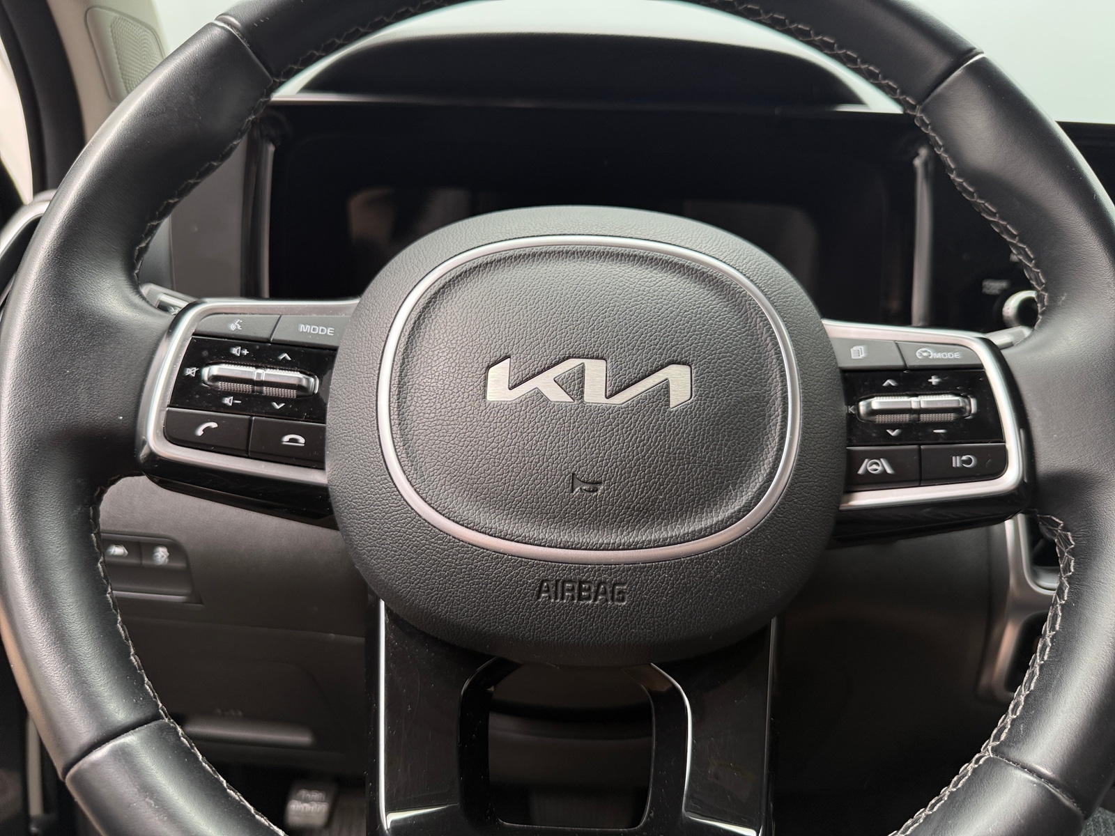 Thumbnail: 2022 Kia Sorento - 4