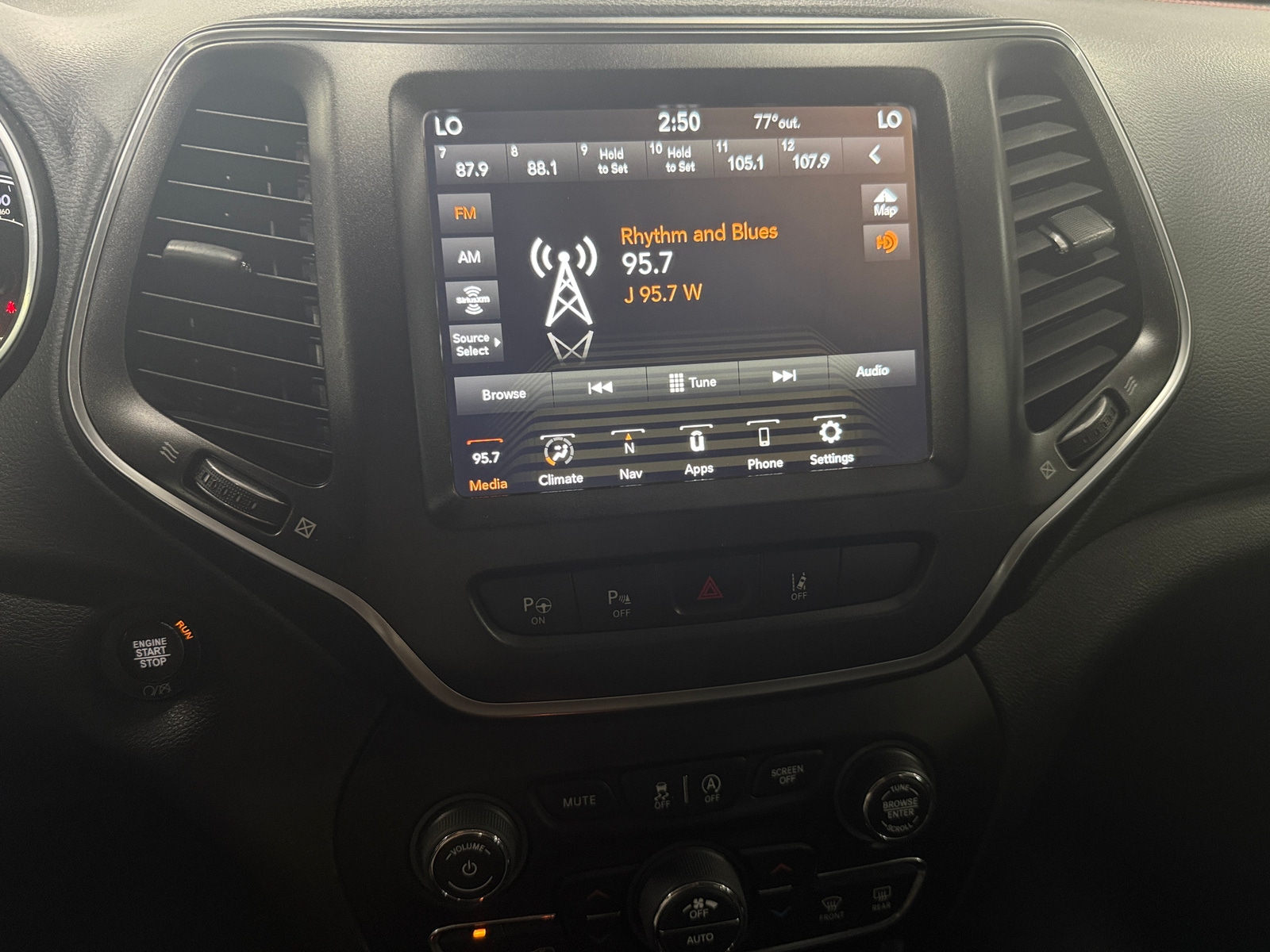Thumbnail: 2020 Jeep Cherokee - 4