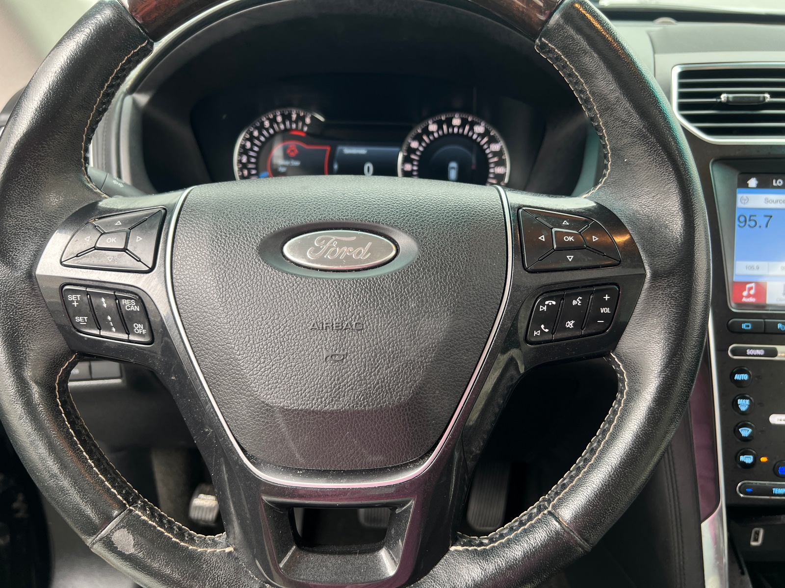 Thumbnail: 2017 Ford Explorer - 4