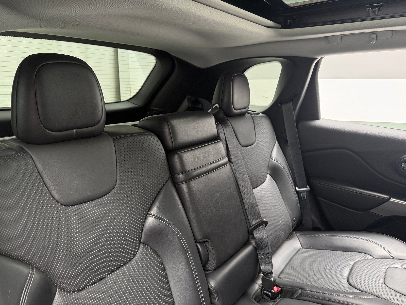 Thumbnail: 2019 Jeep Cherokee - 5