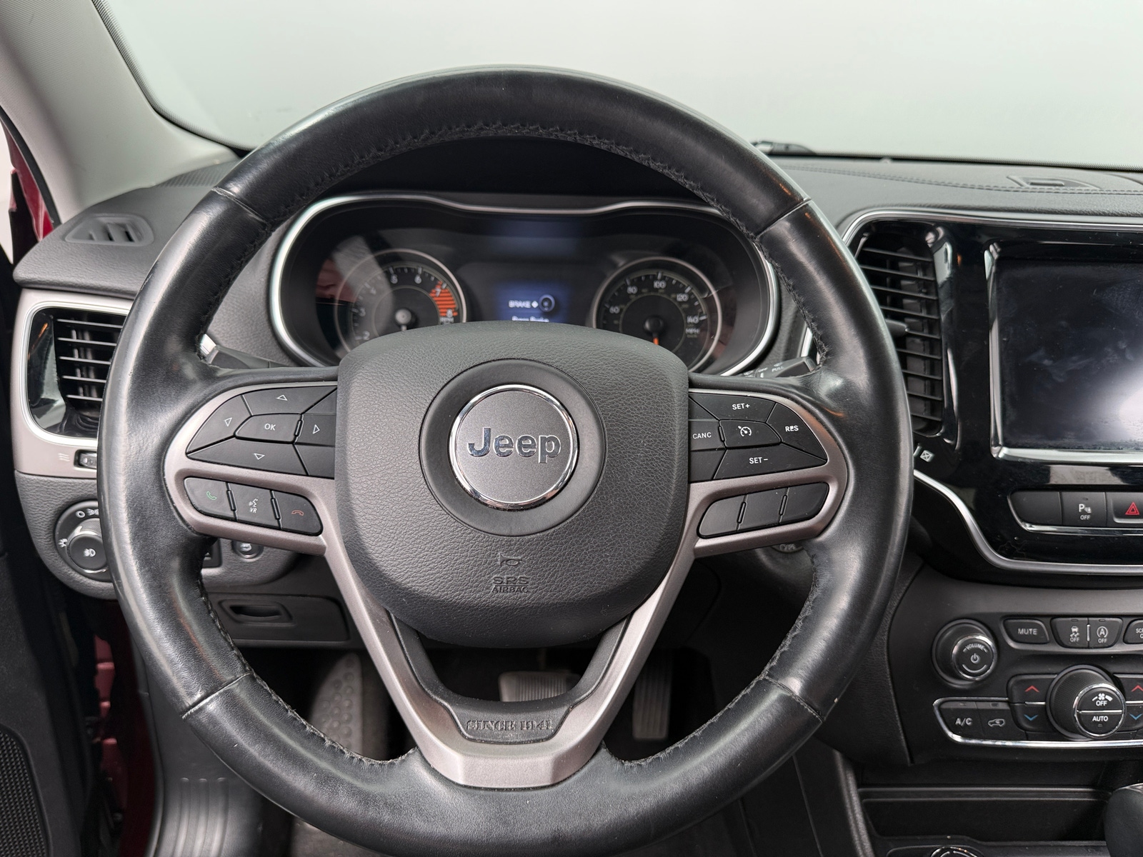 Thumbnail: 2019 Jeep Cherokee - 4