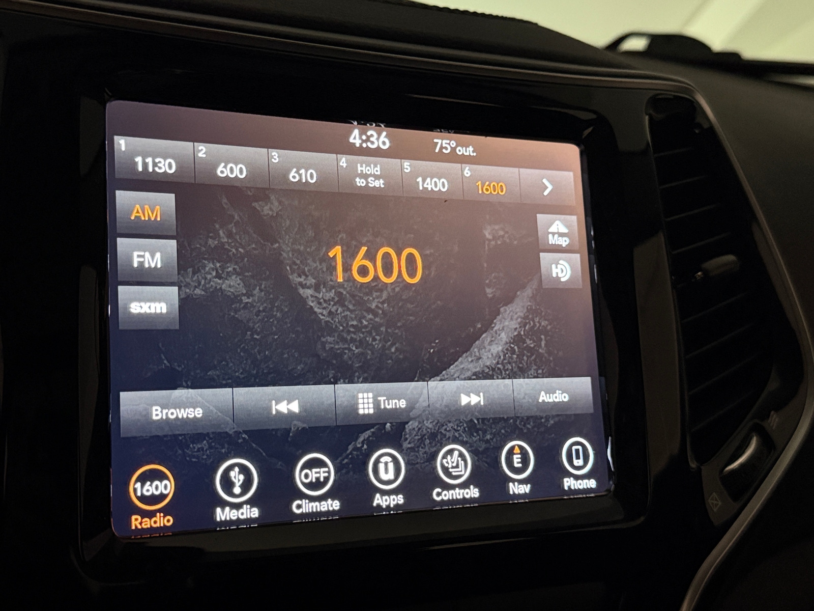 Thumbnail: 2019 Jeep Cherokee - 3