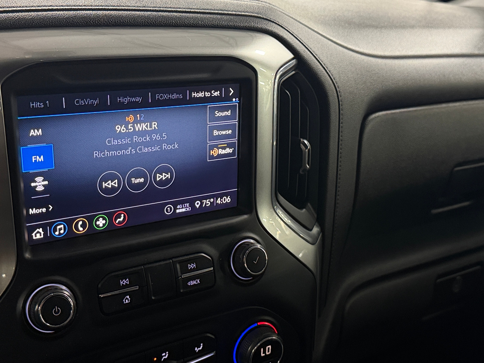 Thumbnail: 2020 Chevrolet Silverado 1500 - 4
