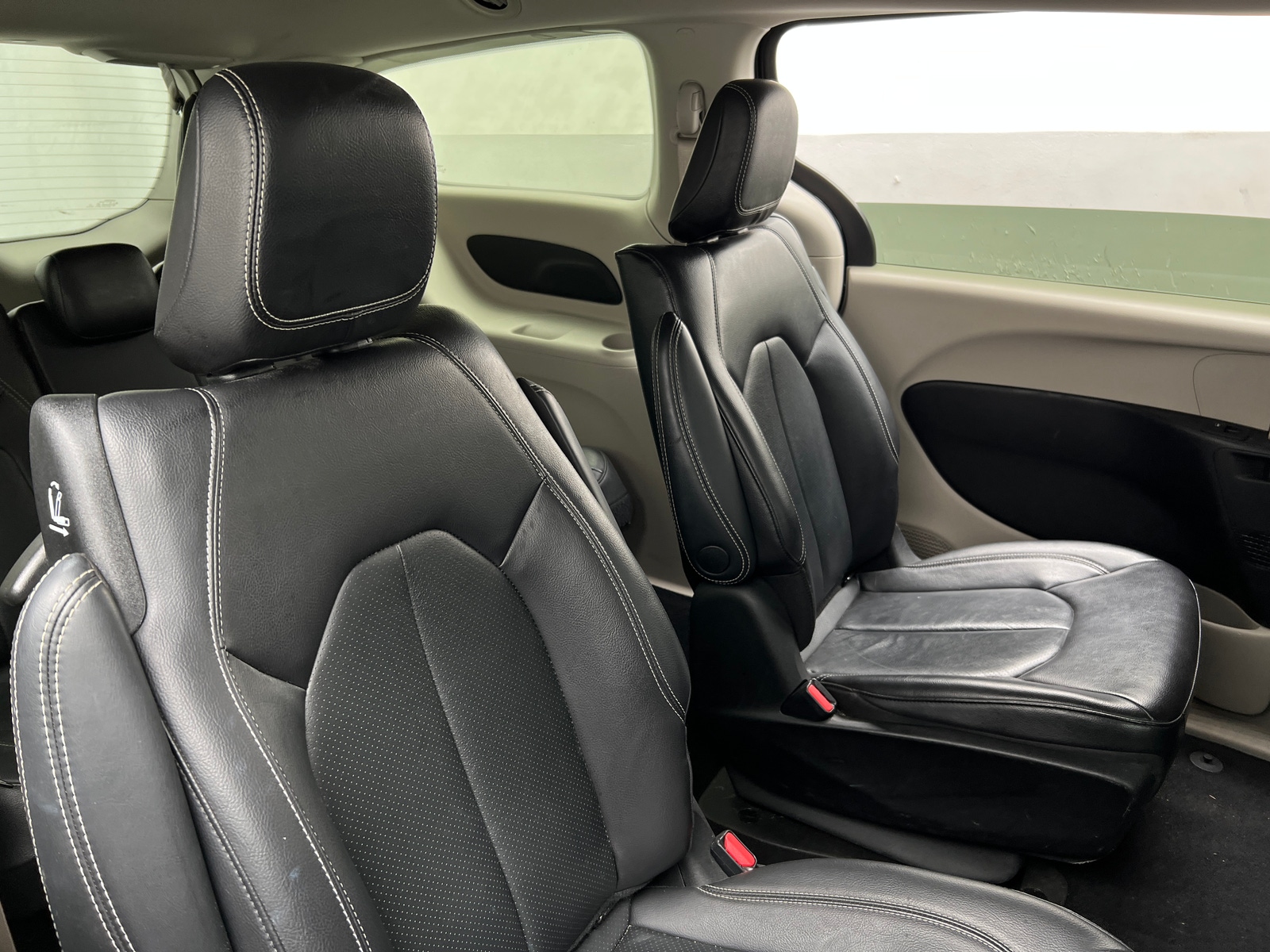 Thumbnail: 2022 Chrysler Pacifica - 5