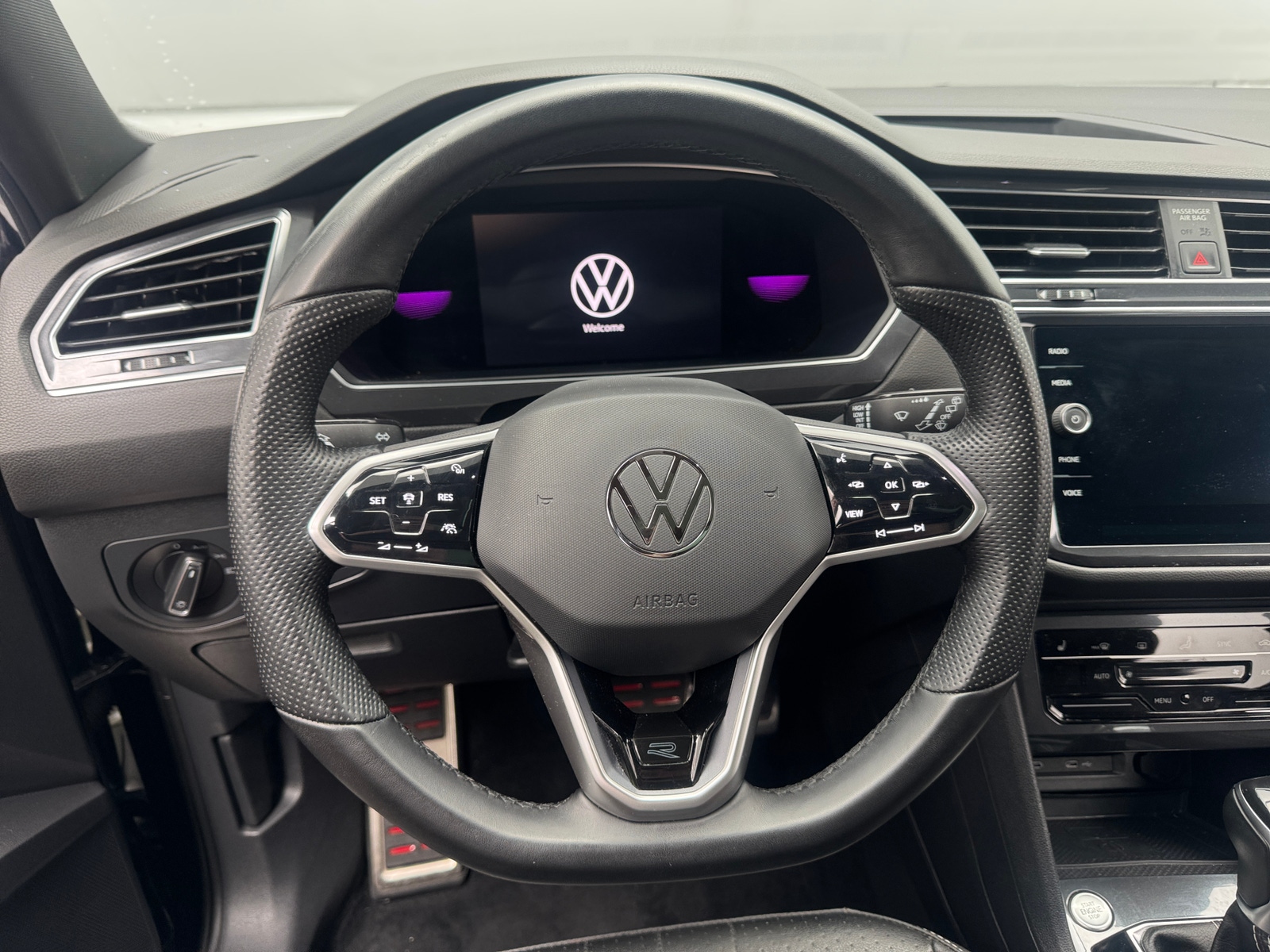 Thumbnail: 2023 Volkswagen Tiguan - 4