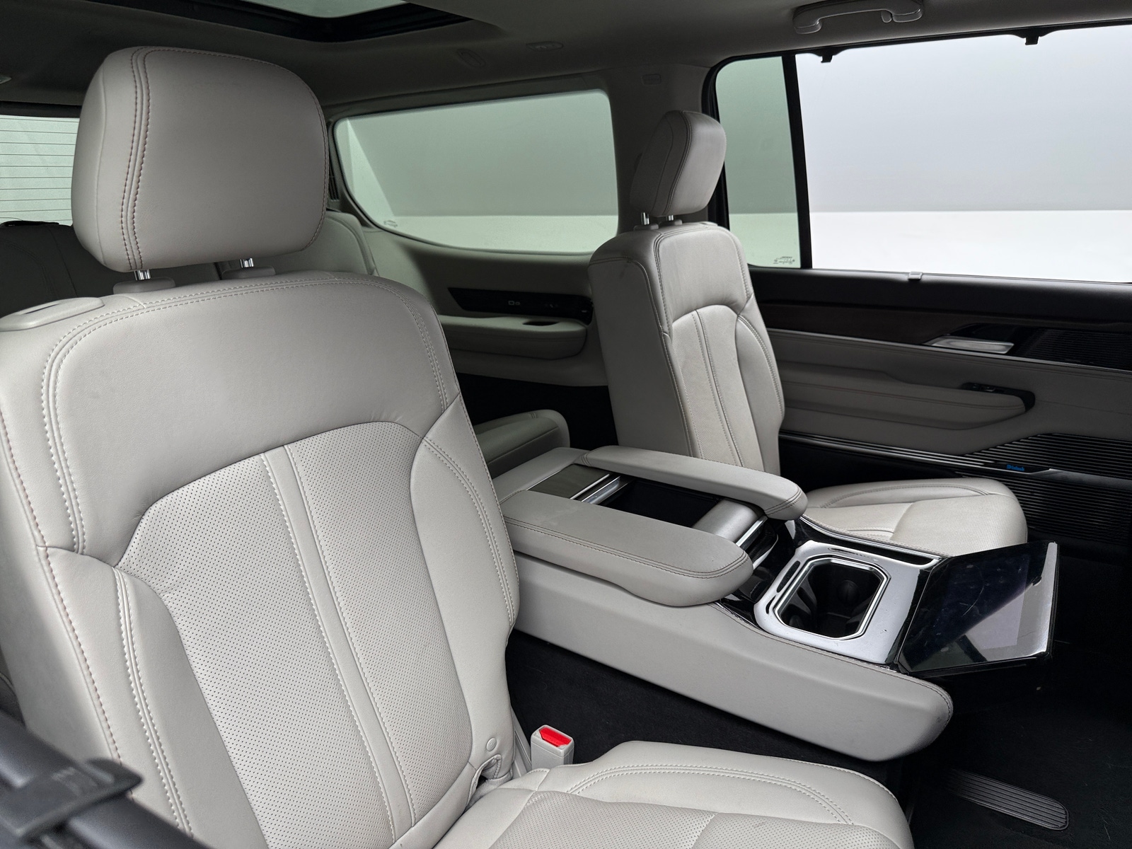 Thumbnail: 2023 Jeep Grand Wagoneer - 5