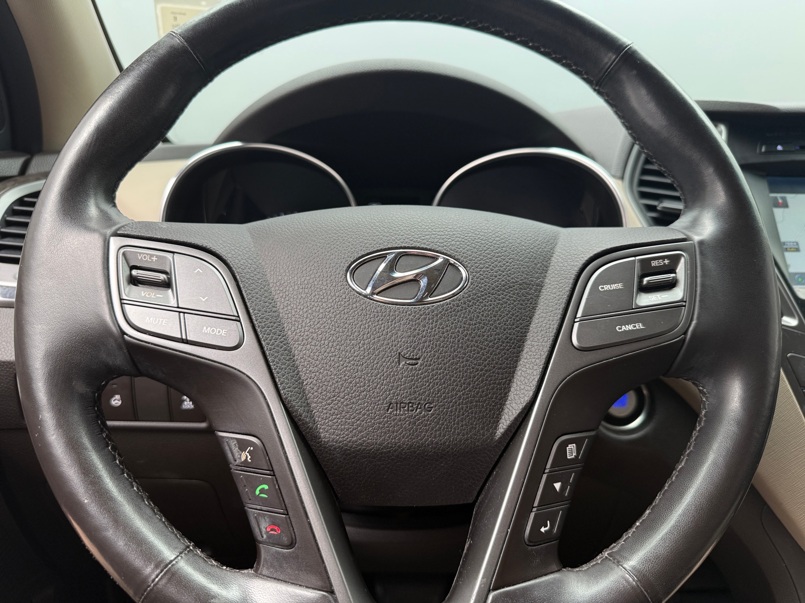 Thumbnail: 2017 Hyundai Santa Fe - 4