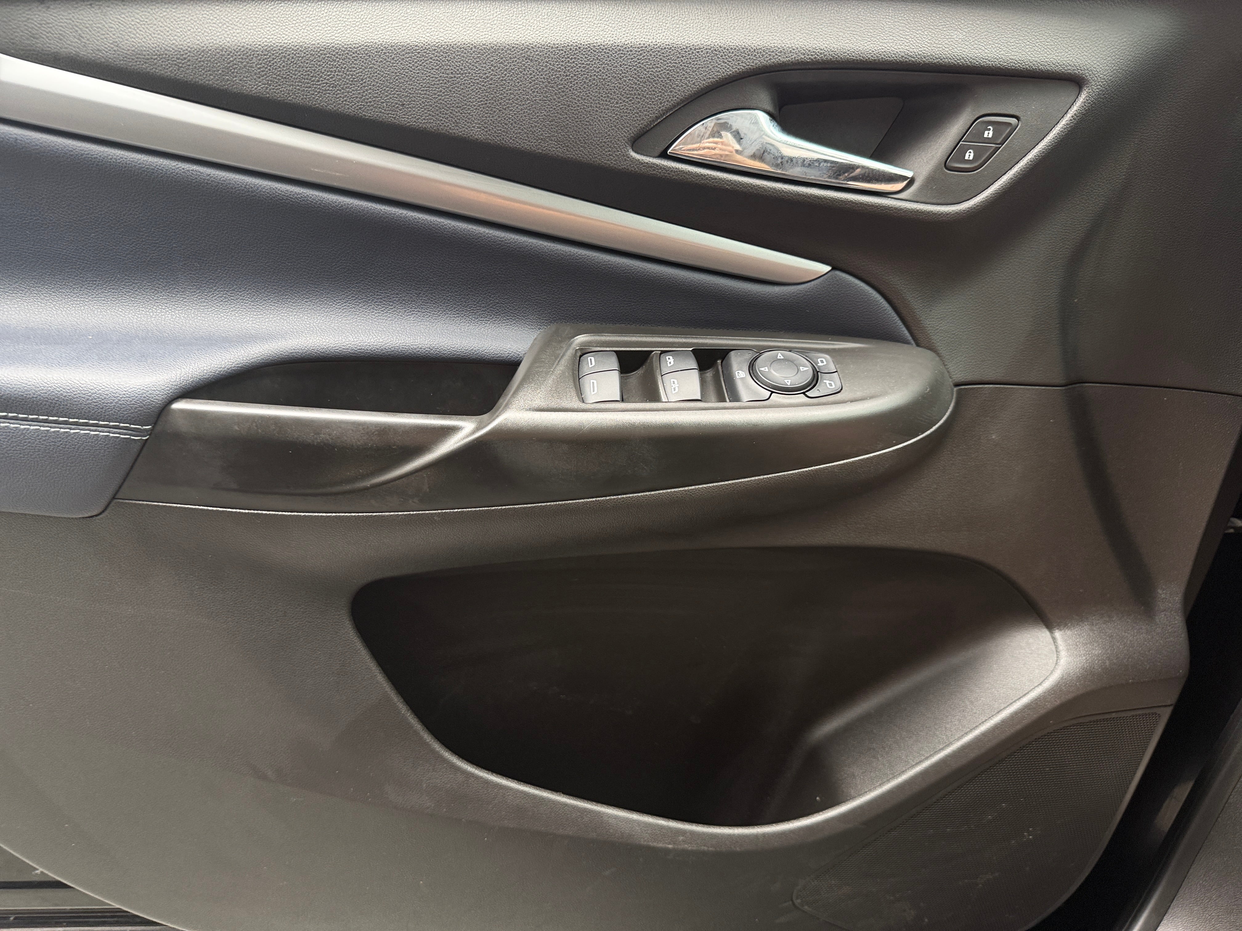 Used 2023 Chevrolet Bolt EUV LT with VIN 1G1FY6S0XP4195152 for sale in Auburn, WA