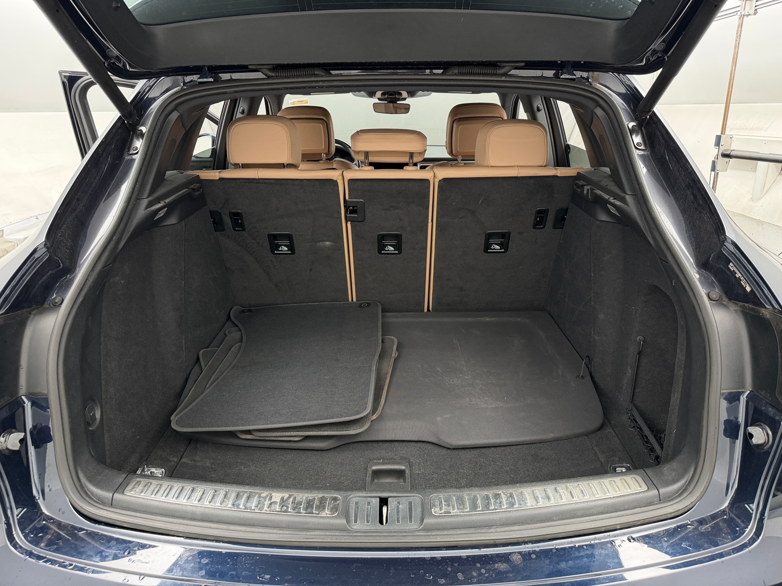 Thumbnail: 2023 Porsche Macan - 6