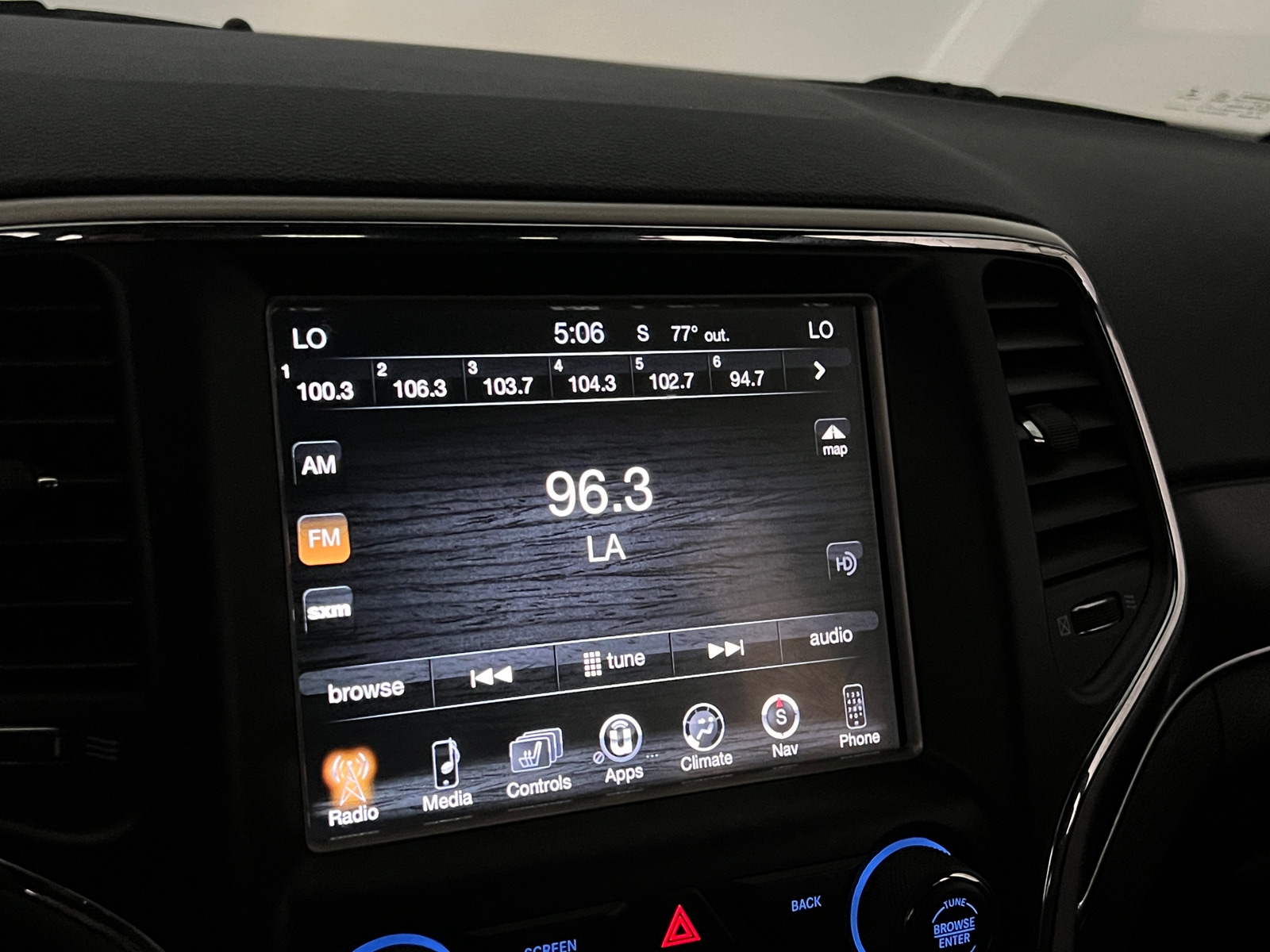 Thumbnail: 2017 Jeep Grand Cherokee - 3