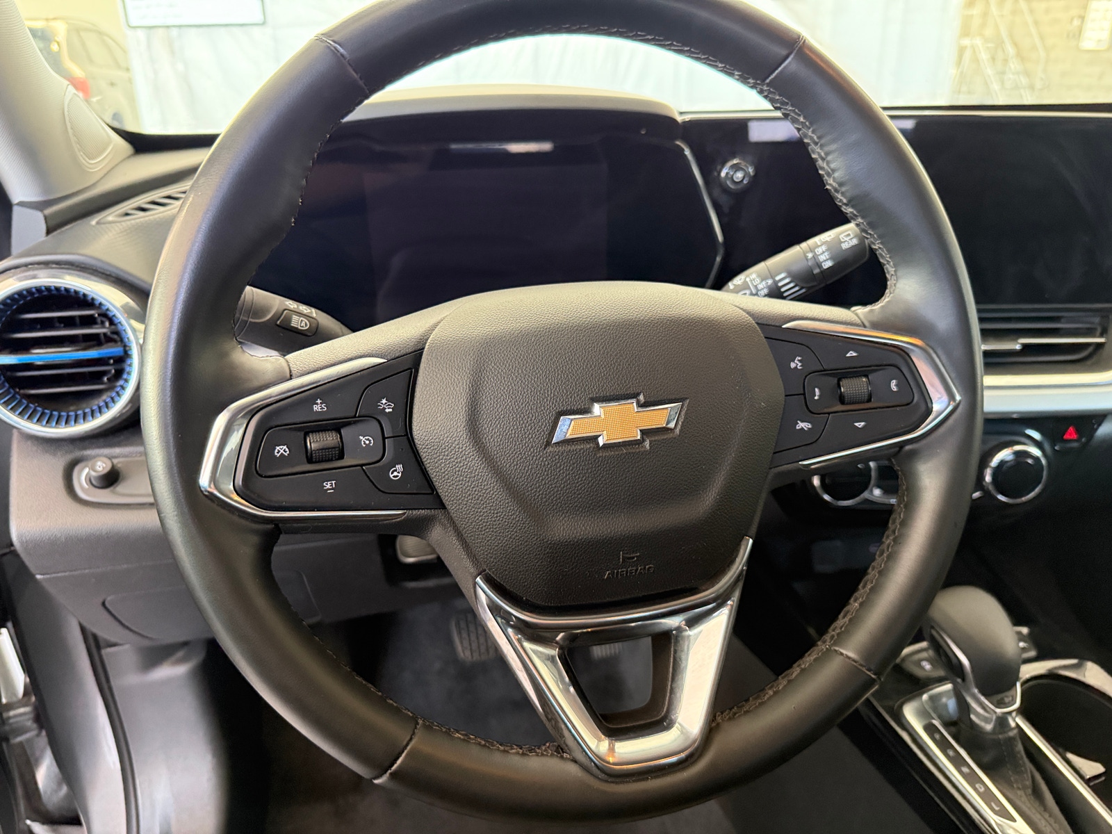 Thumbnail: 2025 Chevrolet Trax - 4