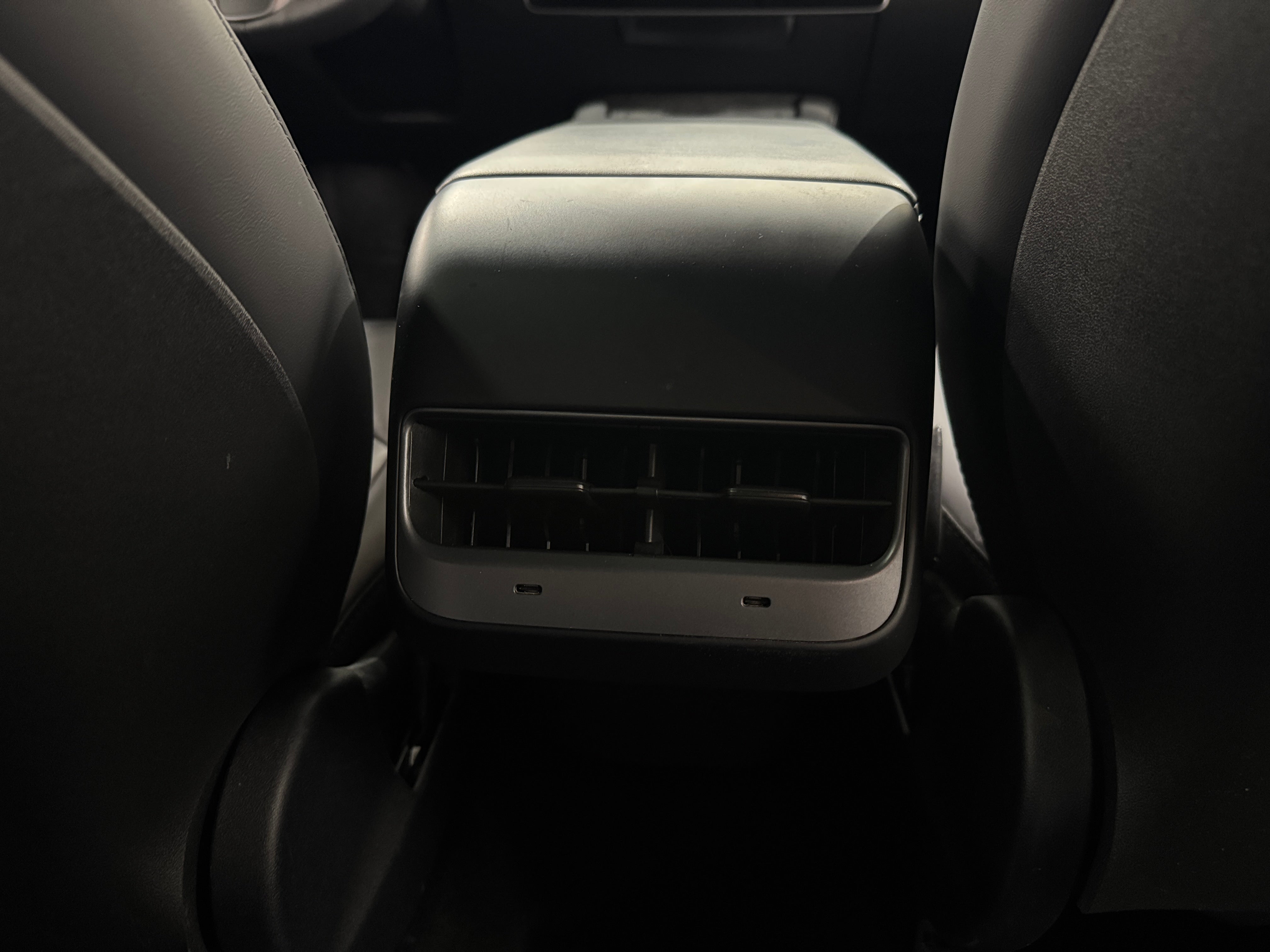 2024 Tesla Model Y Long Range - Photo 3