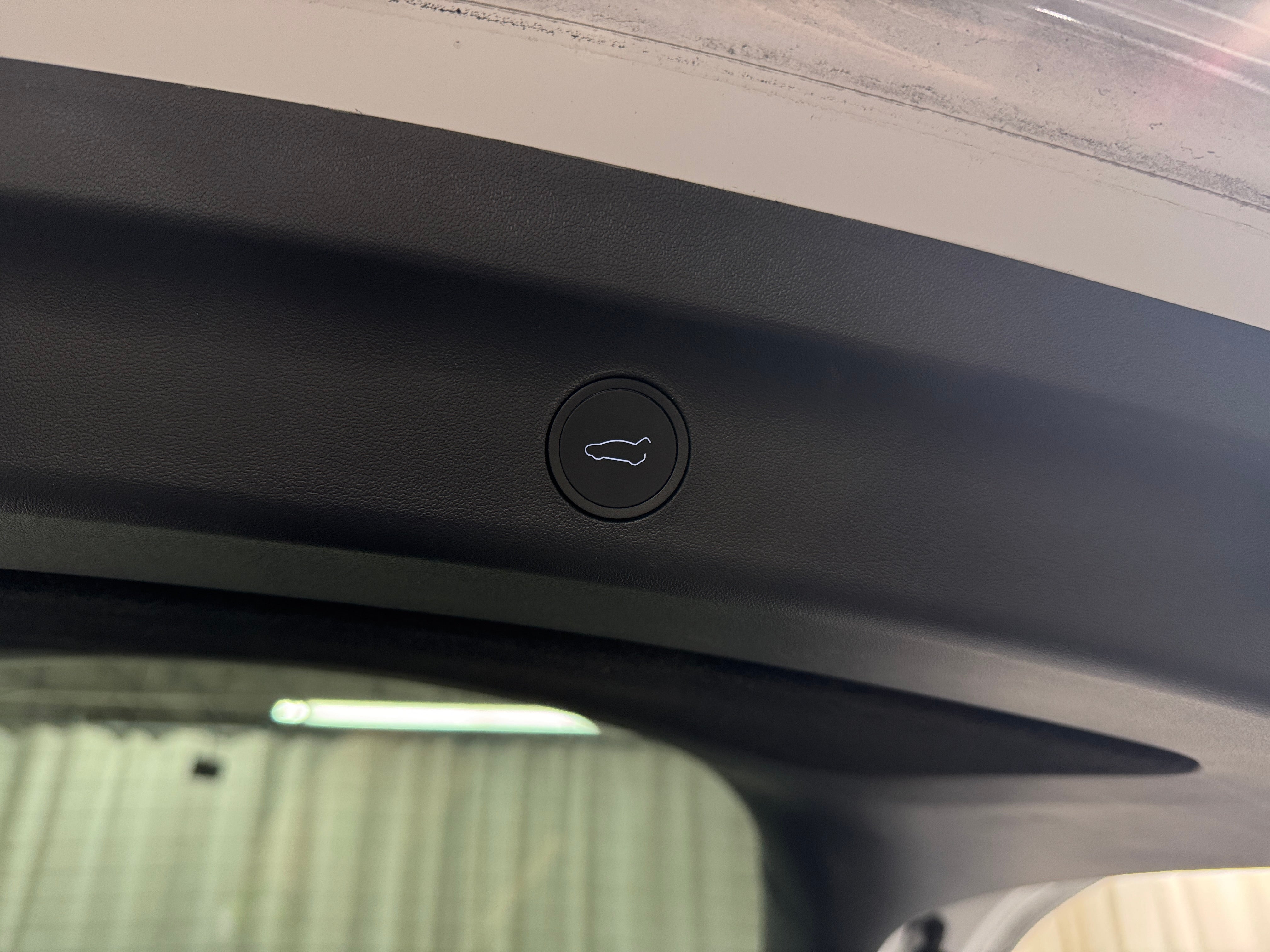 2024 Tesla Model Y Long Range - Photo 2