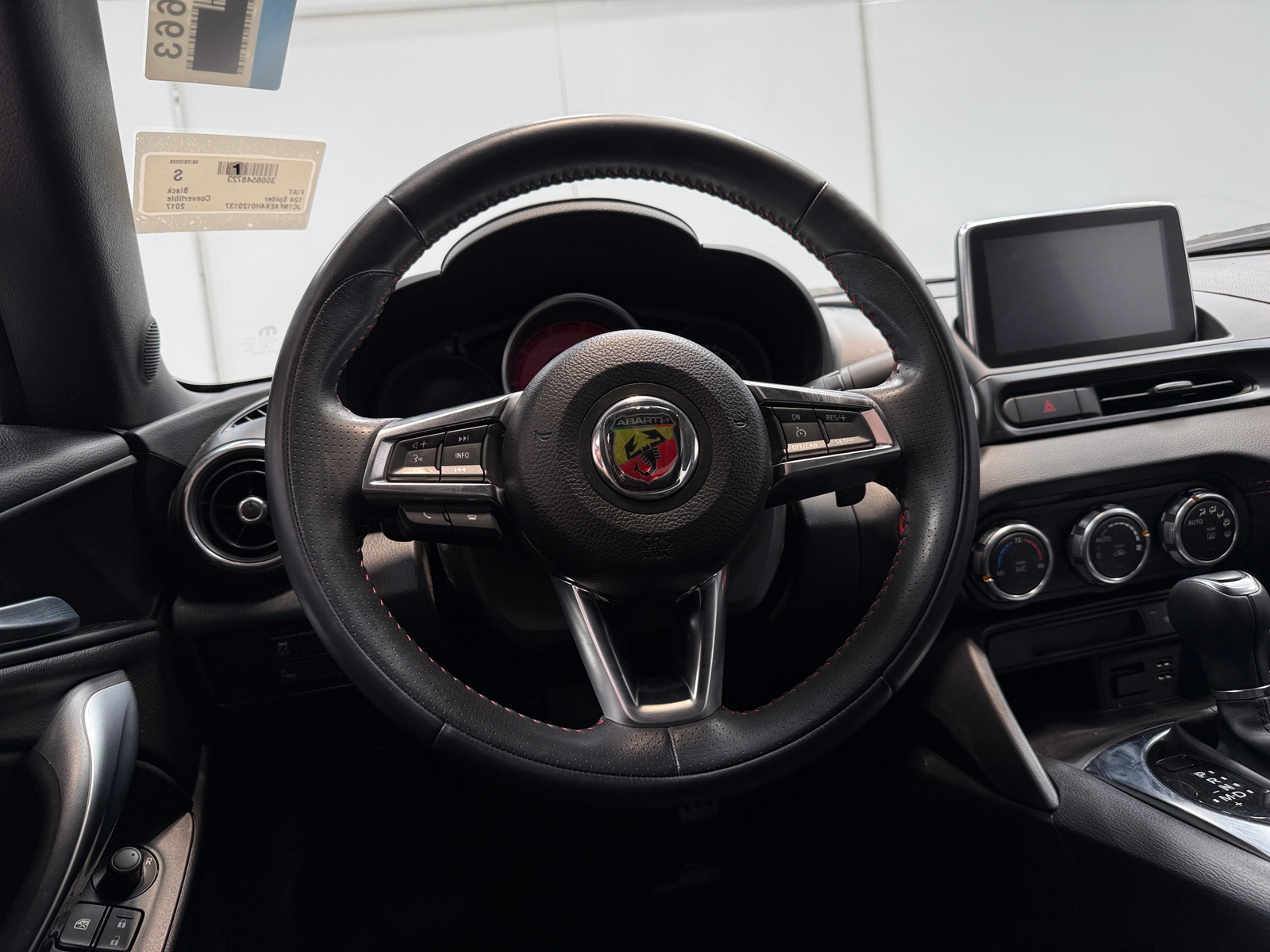 Thumbnail: 2017 Fiat 124 Spider - 4