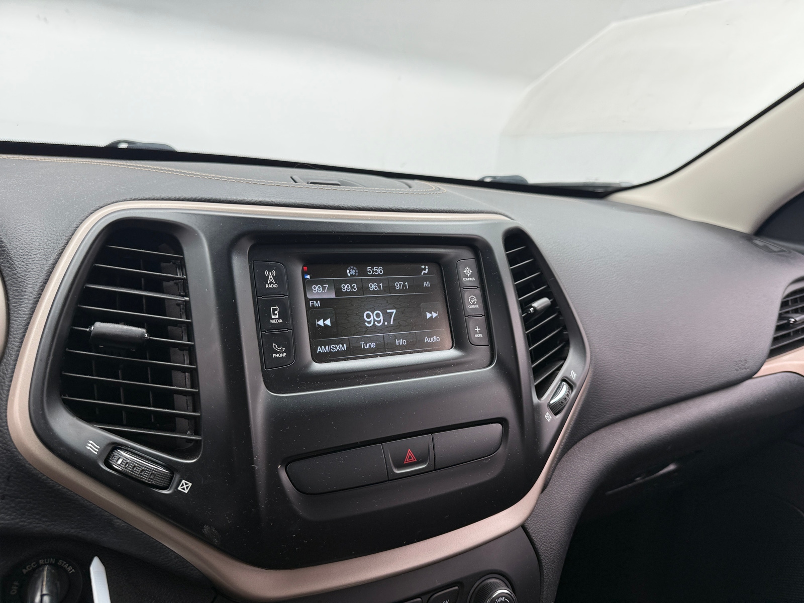 Thumbnail: 2018 Jeep Cherokee - 4