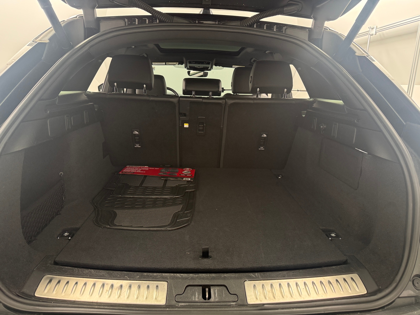 Thumbnail: 2025 Land Rover Range Rover Velar - 6