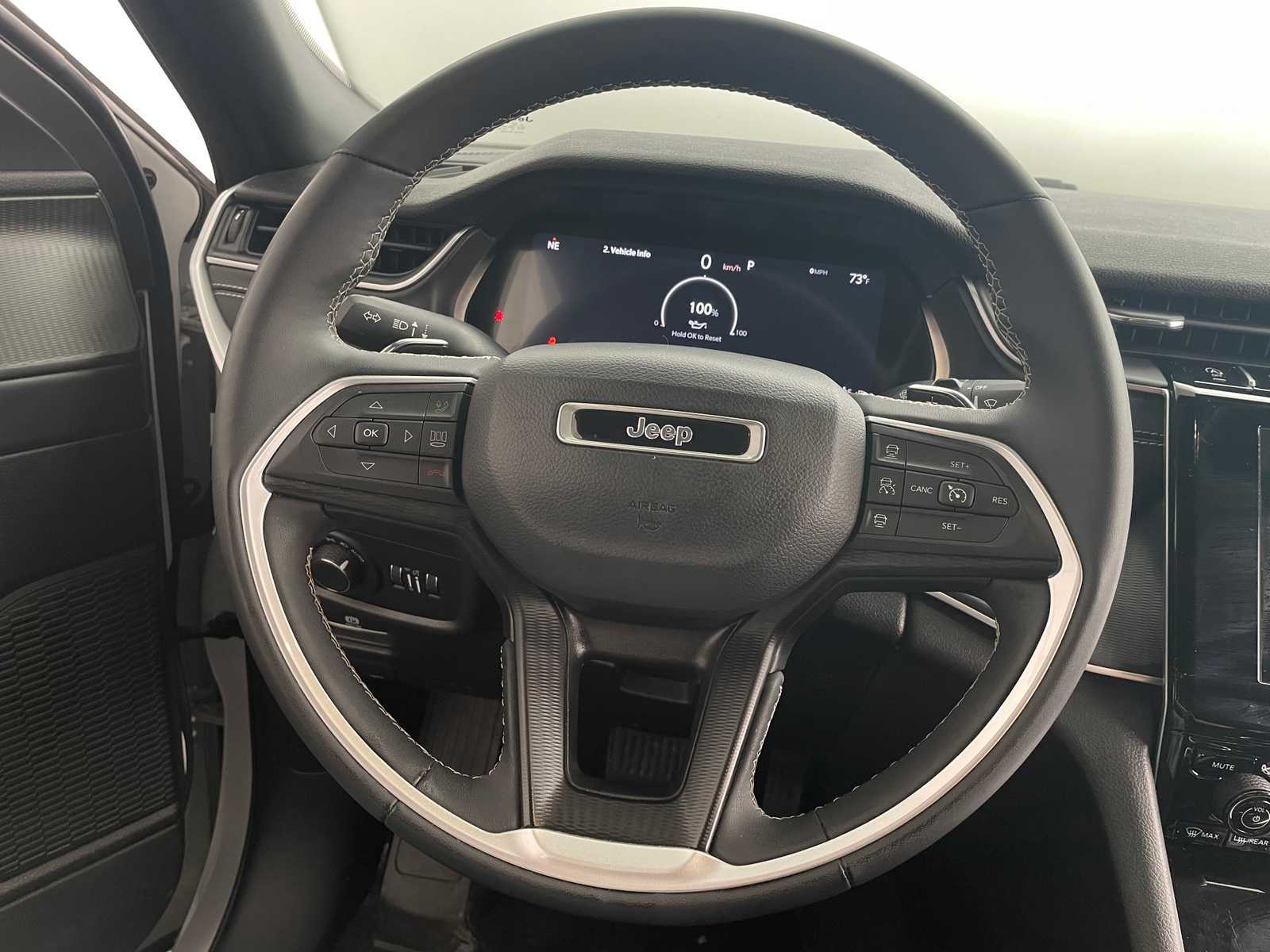 Thumbnail: 2023 Jeep Grand Cherokee L - 4