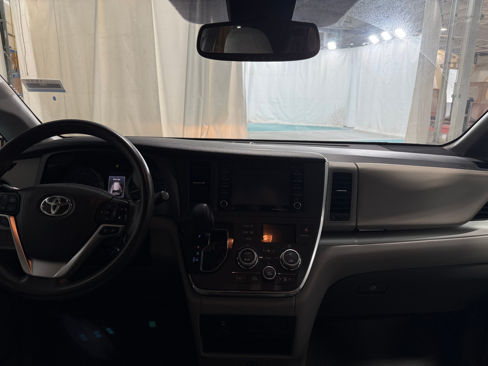 Thumbnail: 2019 Toyota Sienna - 3