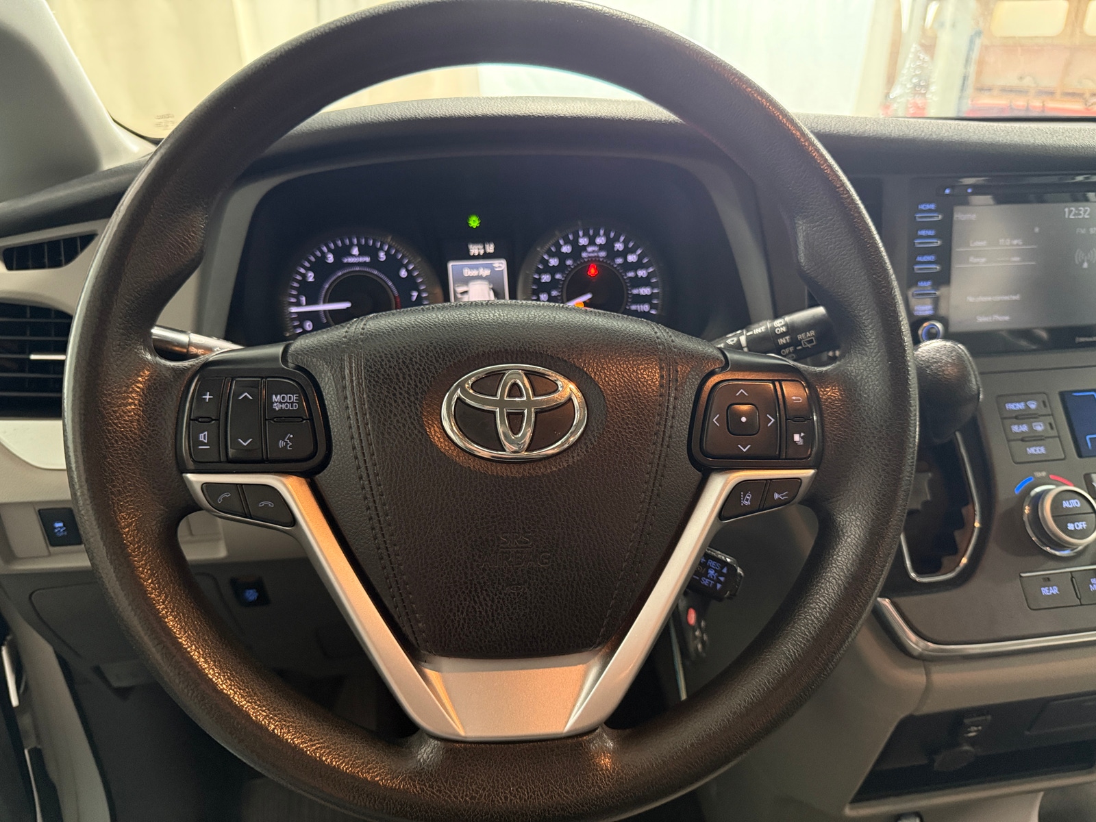 Thumbnail: 2019 Toyota Sienna - 5
