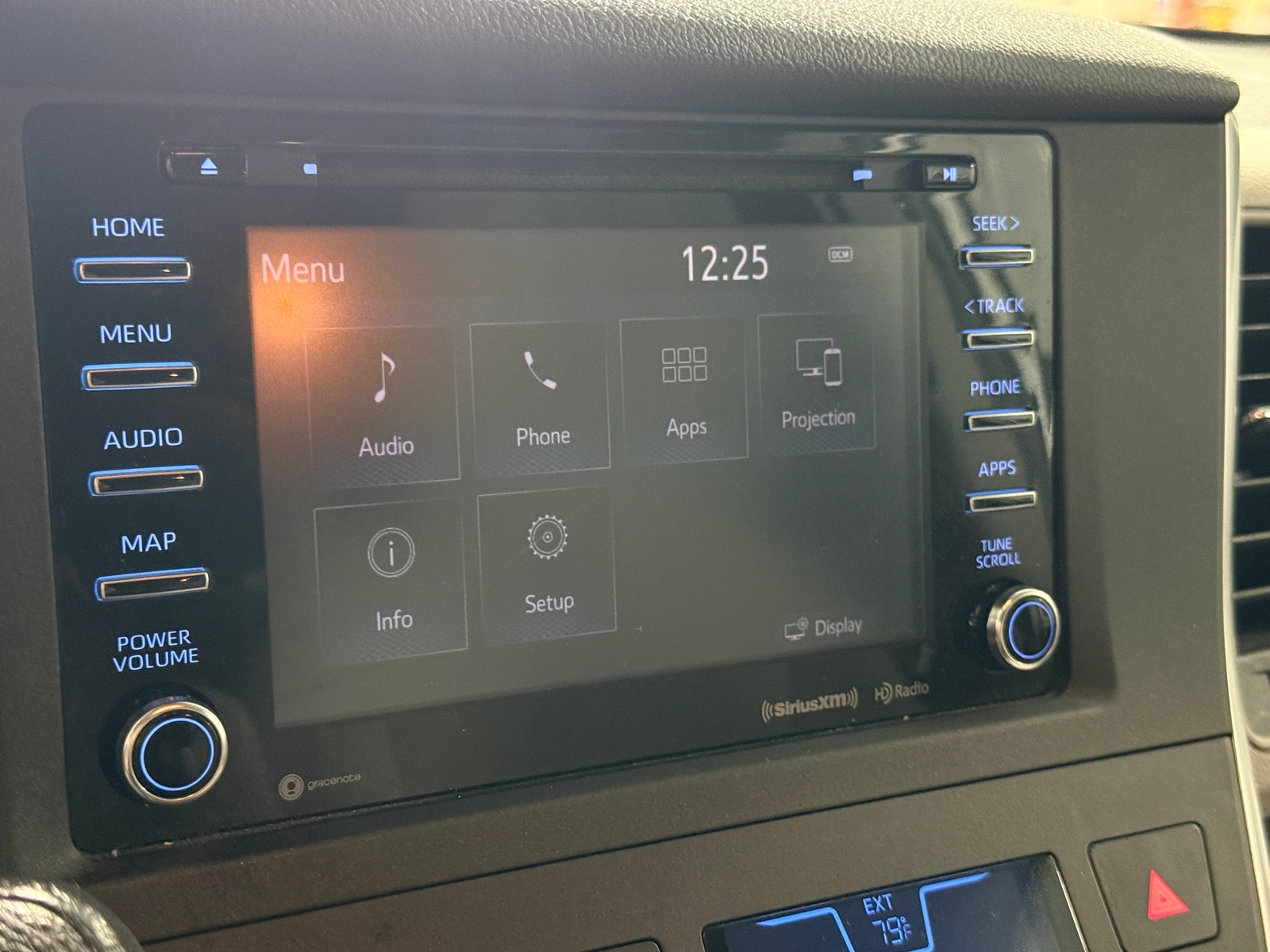 Thumbnail: 2019 Toyota Sienna - 4