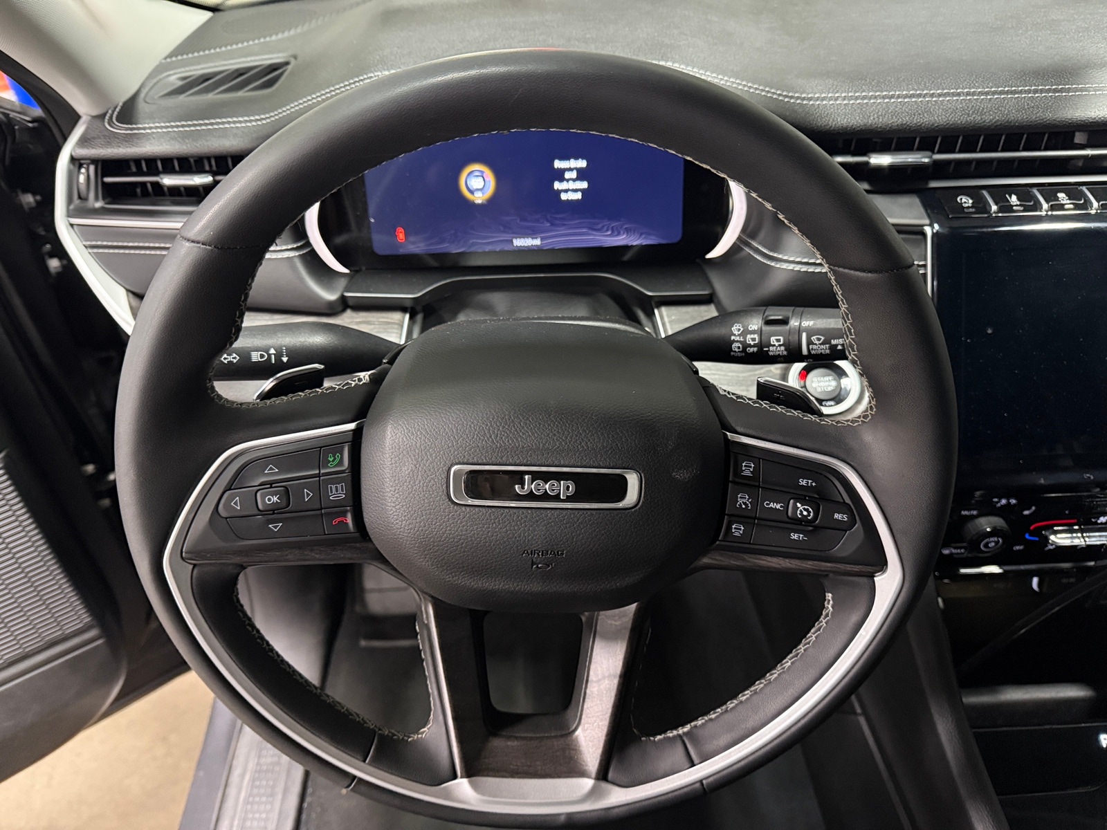 Thumbnail: 2023 Jeep Grand Cherokee - 4