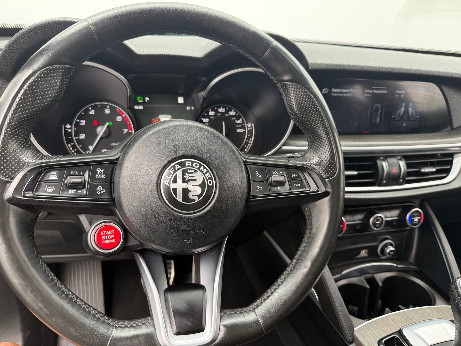 Thumbnail: 2022 Alfa Romeo Stelvio - 4
