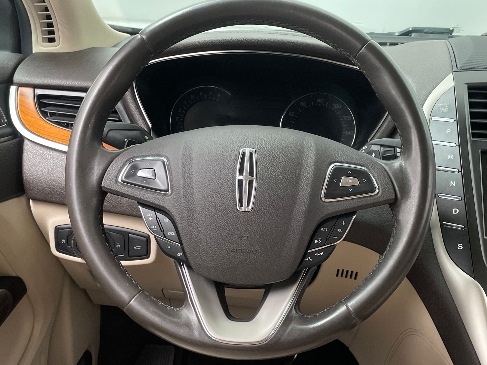 Thumbnail: 2017 Lincoln MKC - 4