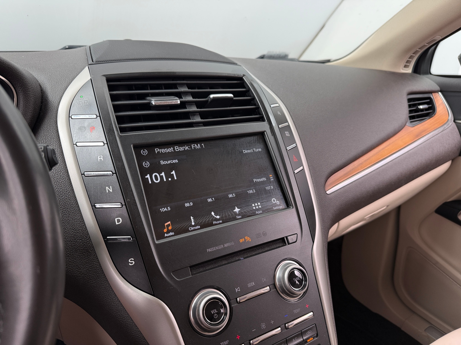 Thumbnail: 2017 Lincoln MKC - 3
