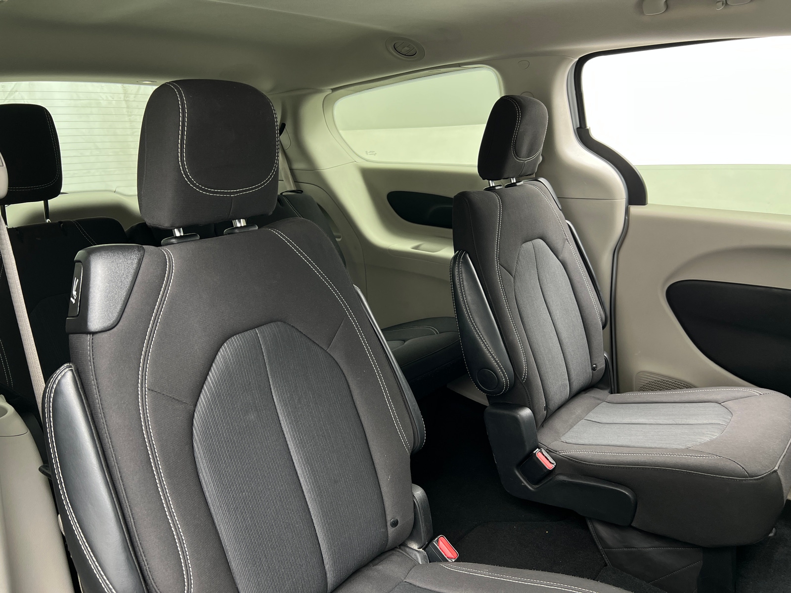 Thumbnail: 2024 Chrysler Voyager - 6