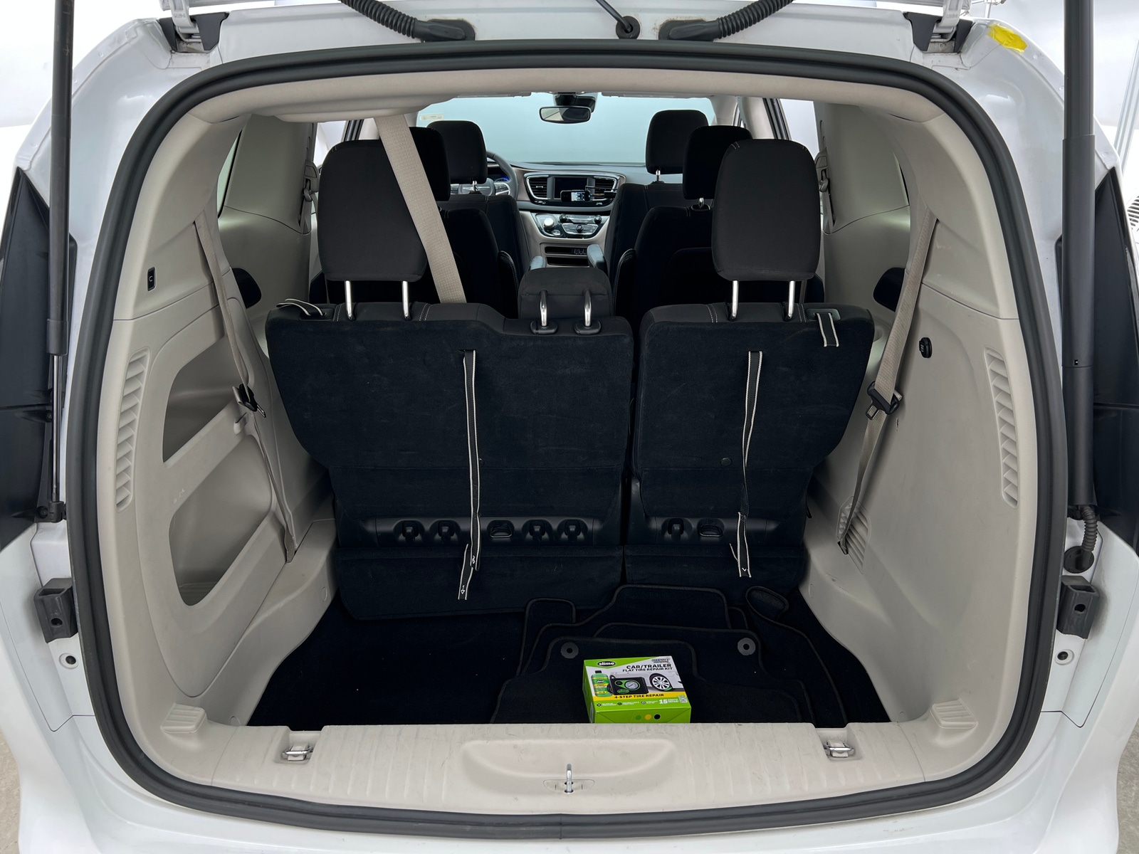Thumbnail: 2024 Chrysler Voyager - 7