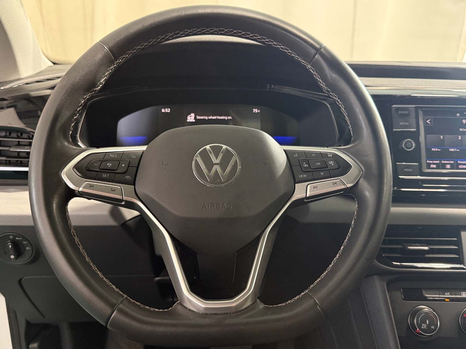Thumbnail: 2022 Volkswagen Taos - 5