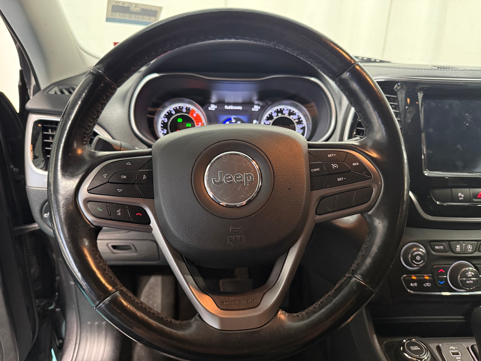 Thumbnail: 2020 Jeep Cherokee - 4