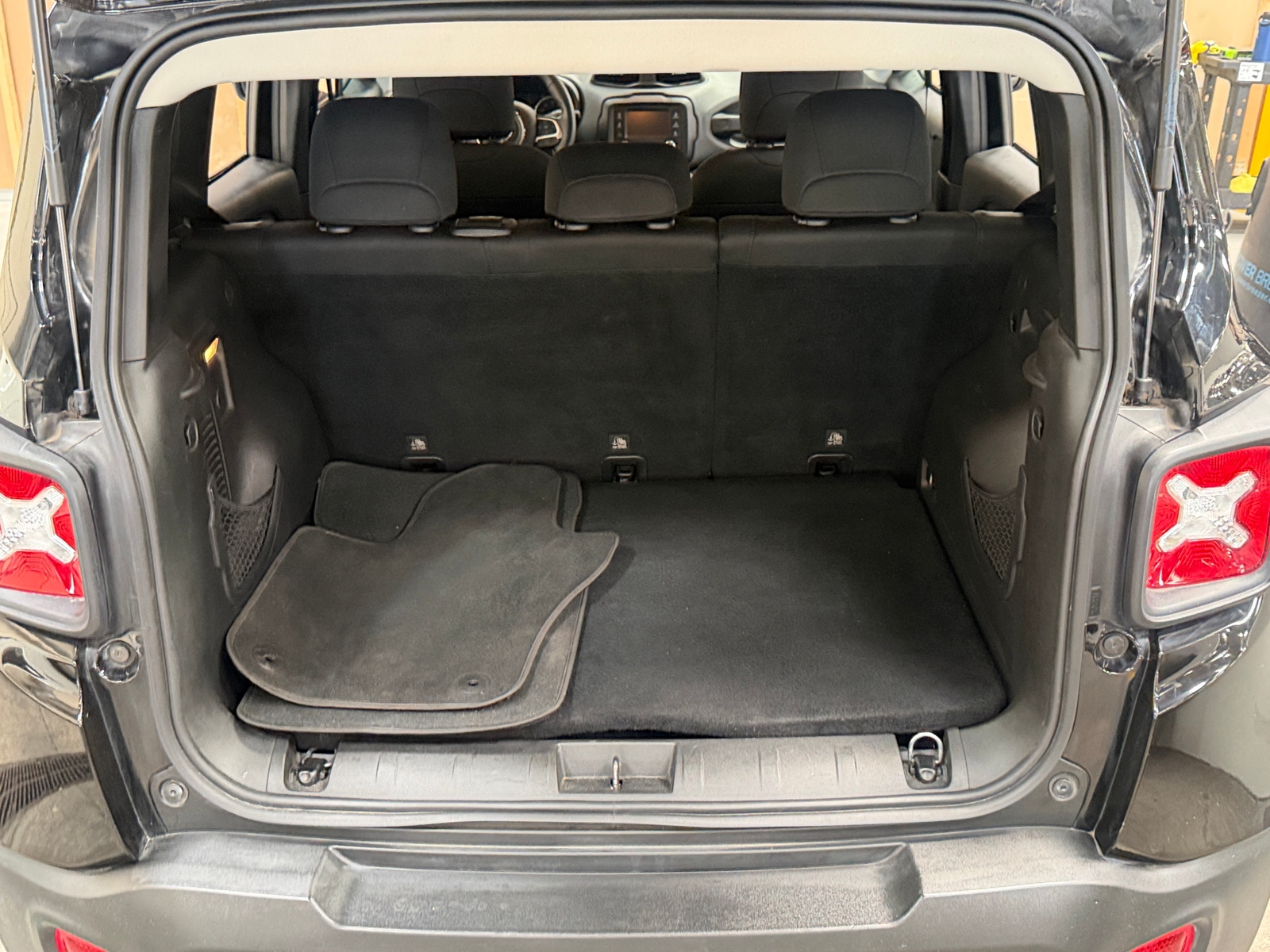 Thumbnail: 2019 Jeep Renegade - 7