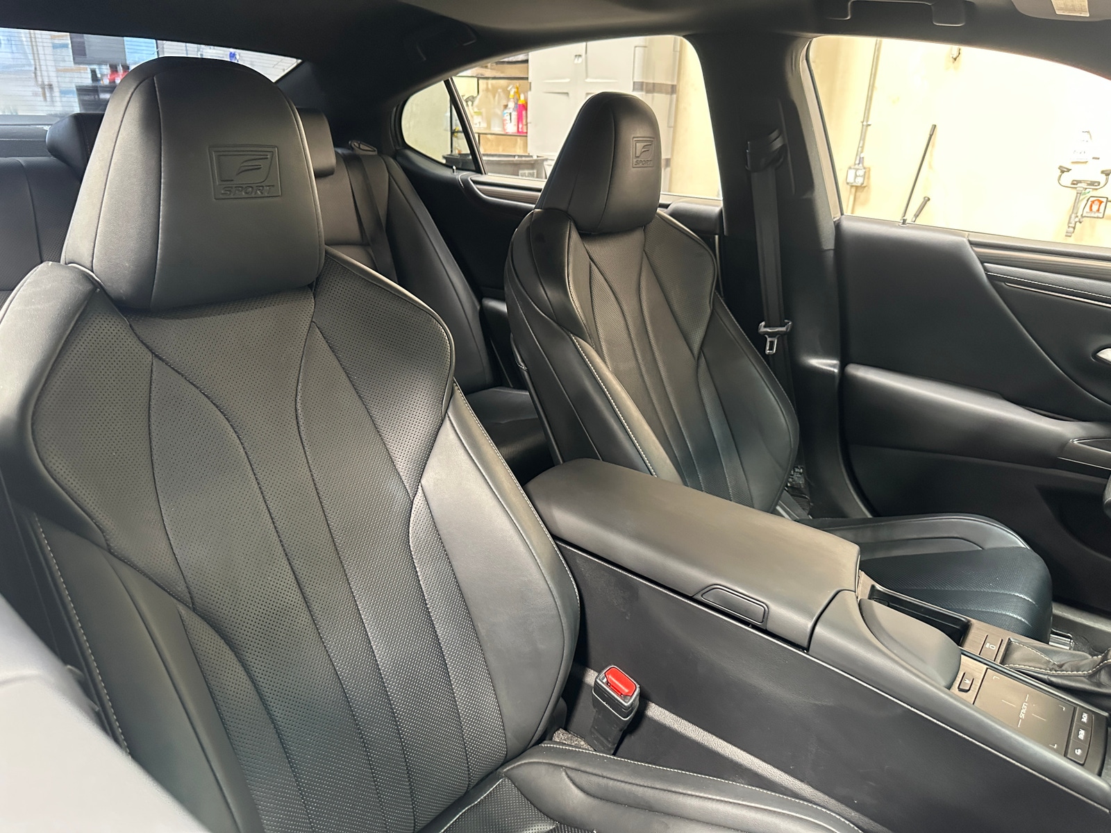 Thumbnail: 2019 Lexus ES - 2