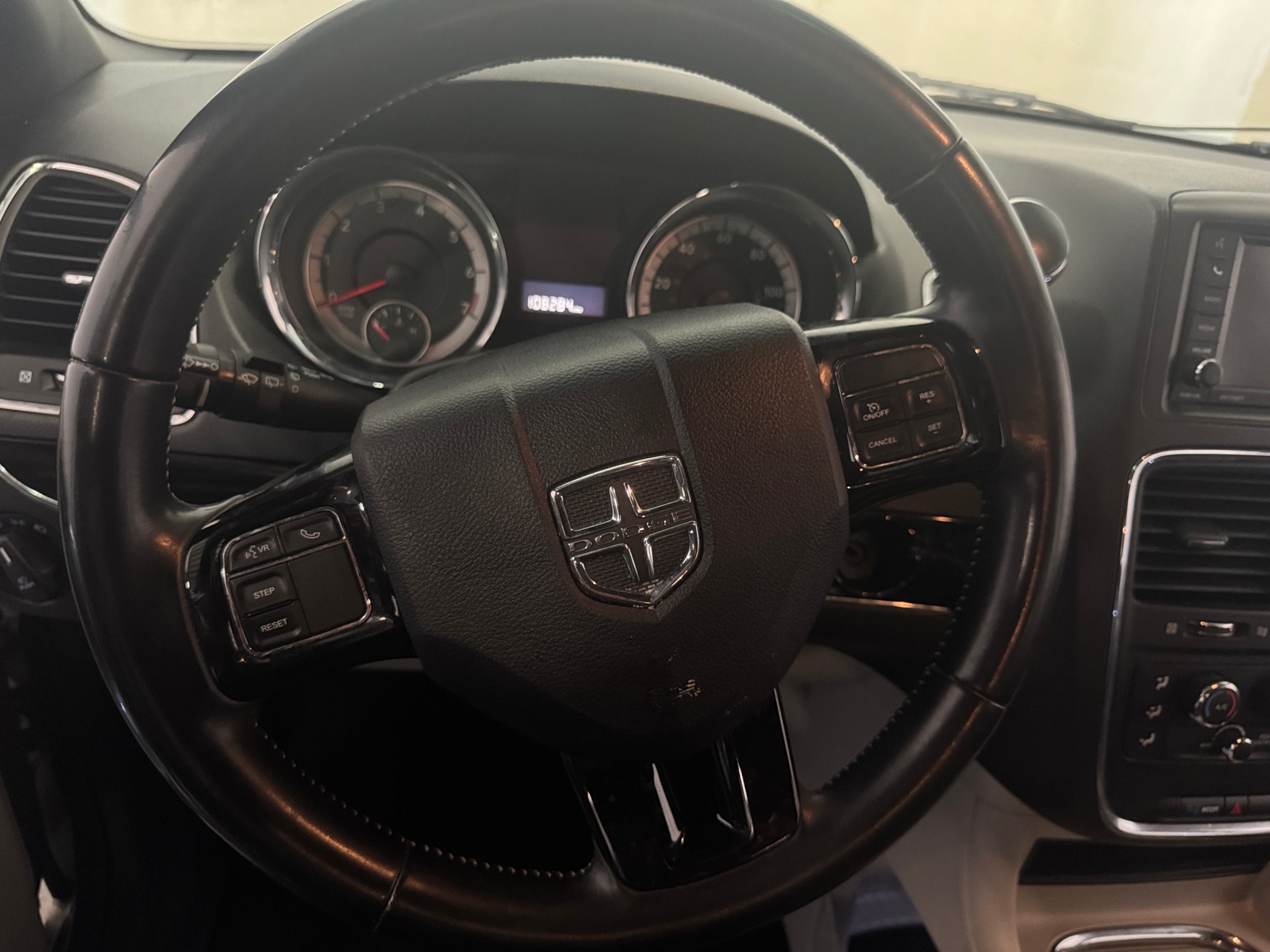 Thumbnail: 2017 Dodge Grand Caravan - 4