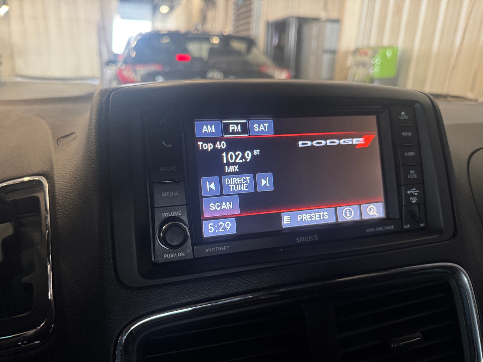 Thumbnail: 2017 Dodge Grand Caravan - 3