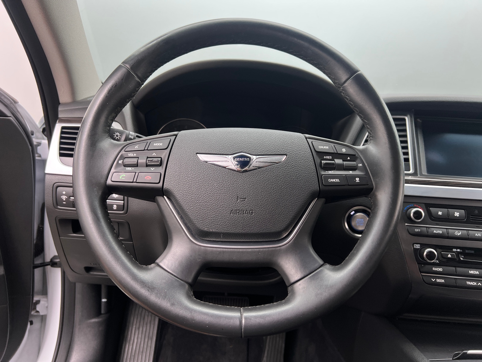Thumbnail: 2017 Genesis G80 - 4