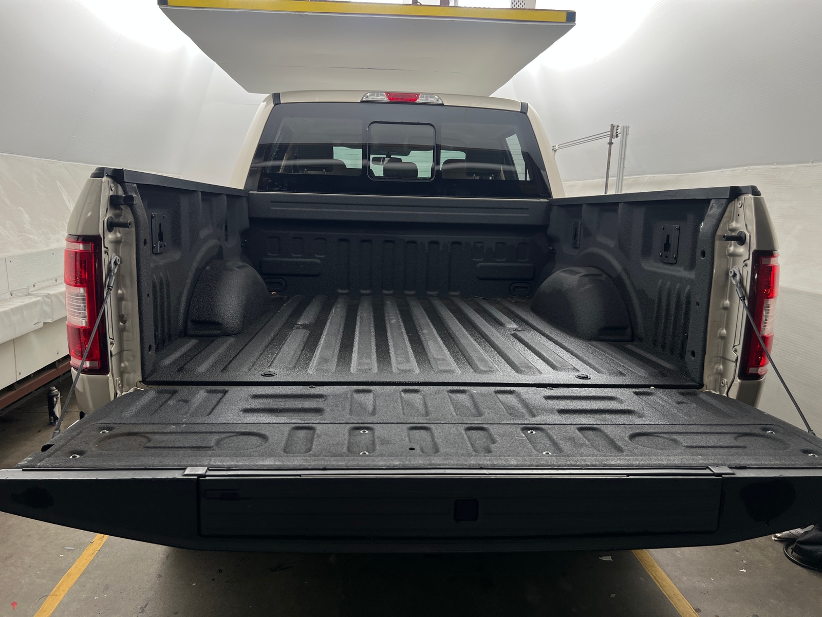 Thumbnail: 2018 Ford Econoline - 6